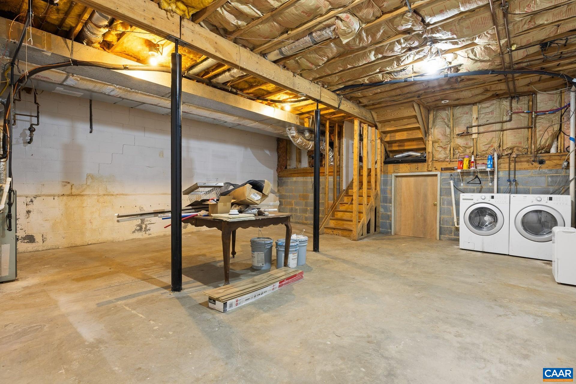 1092 TOWNE LN