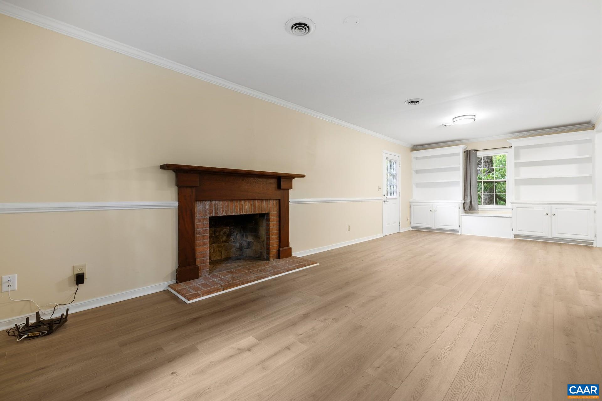 1092 TOWNE LN