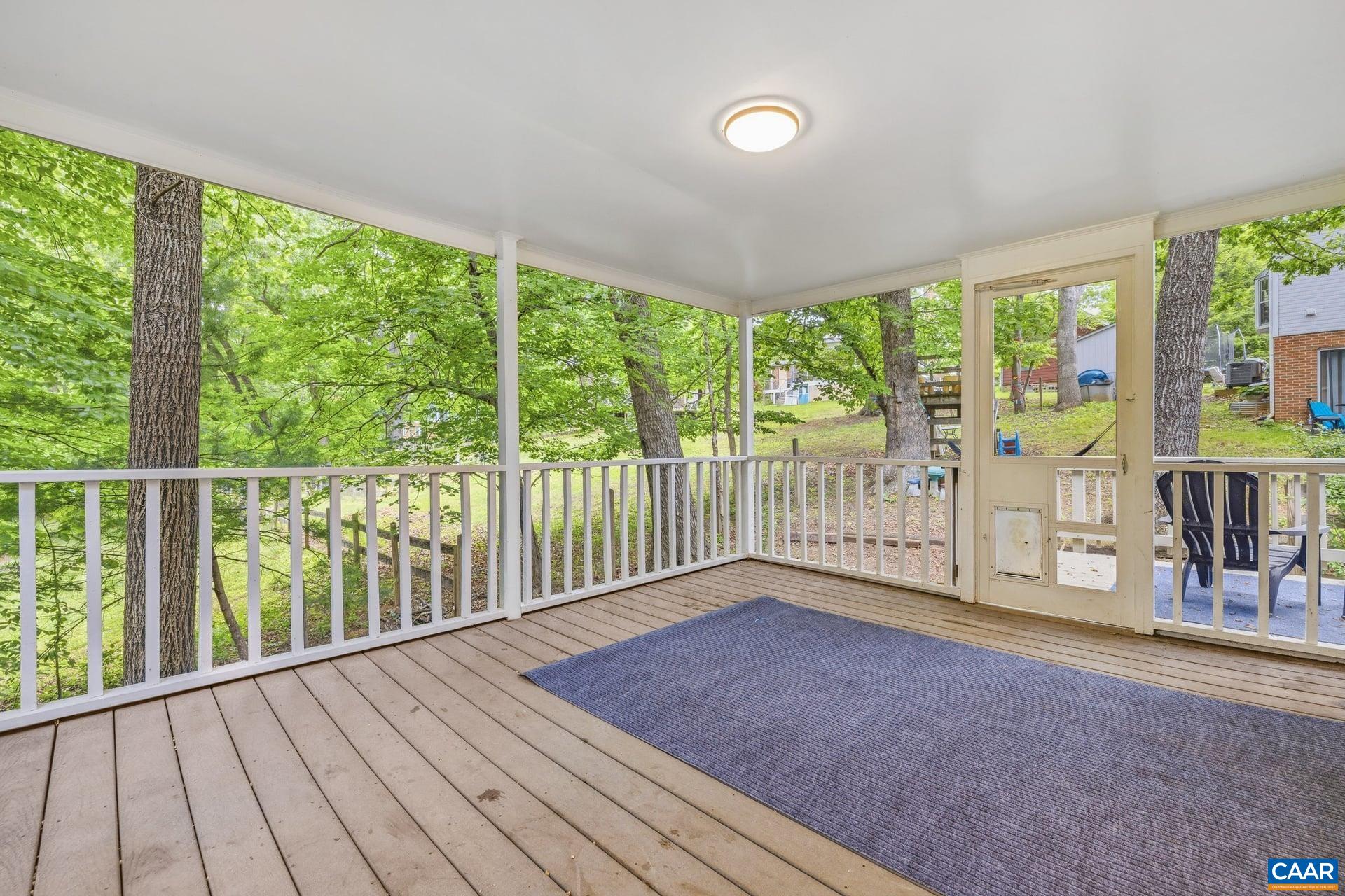 1092 TOWNE LN