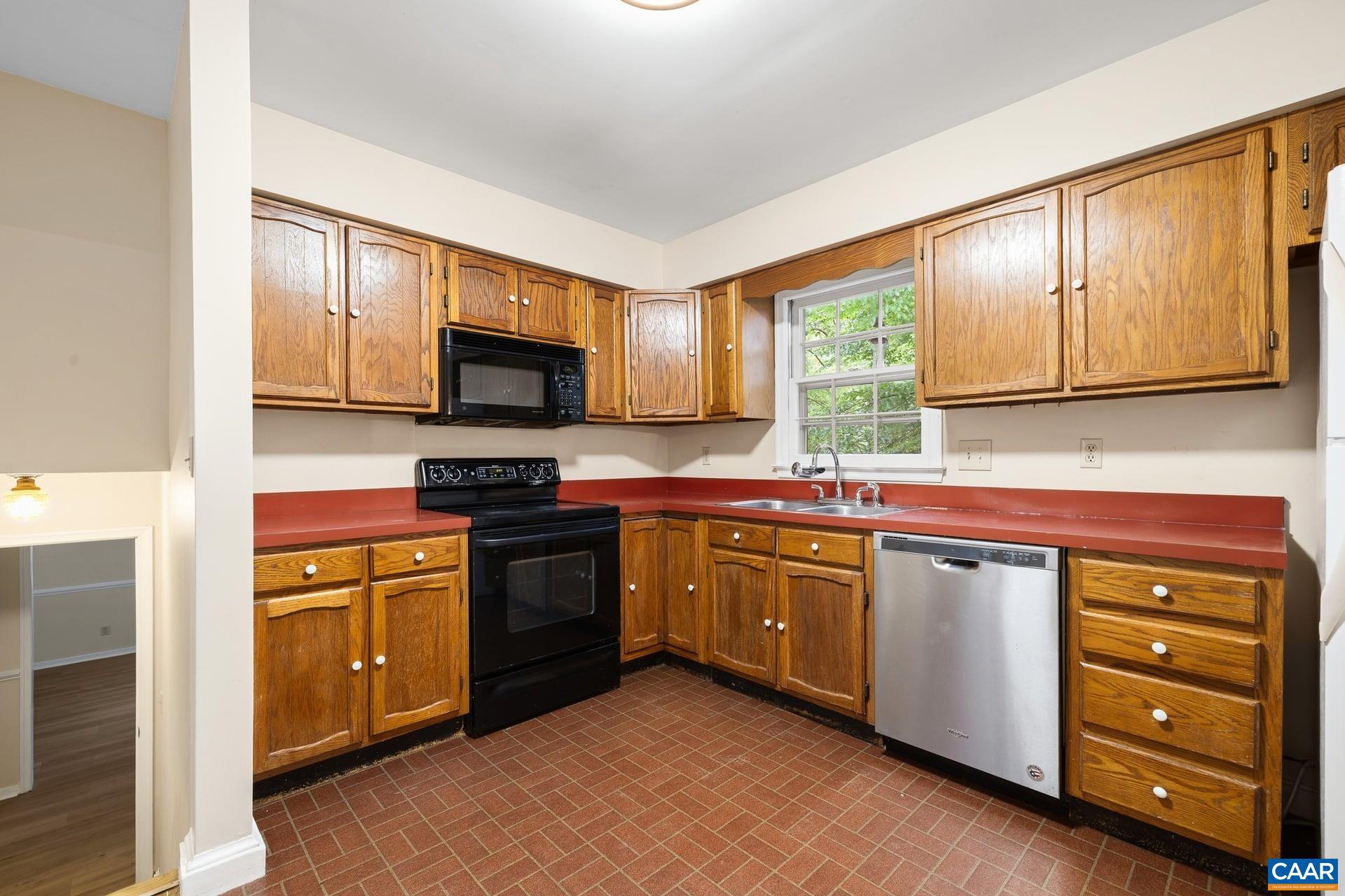 1092 TOWNE LN