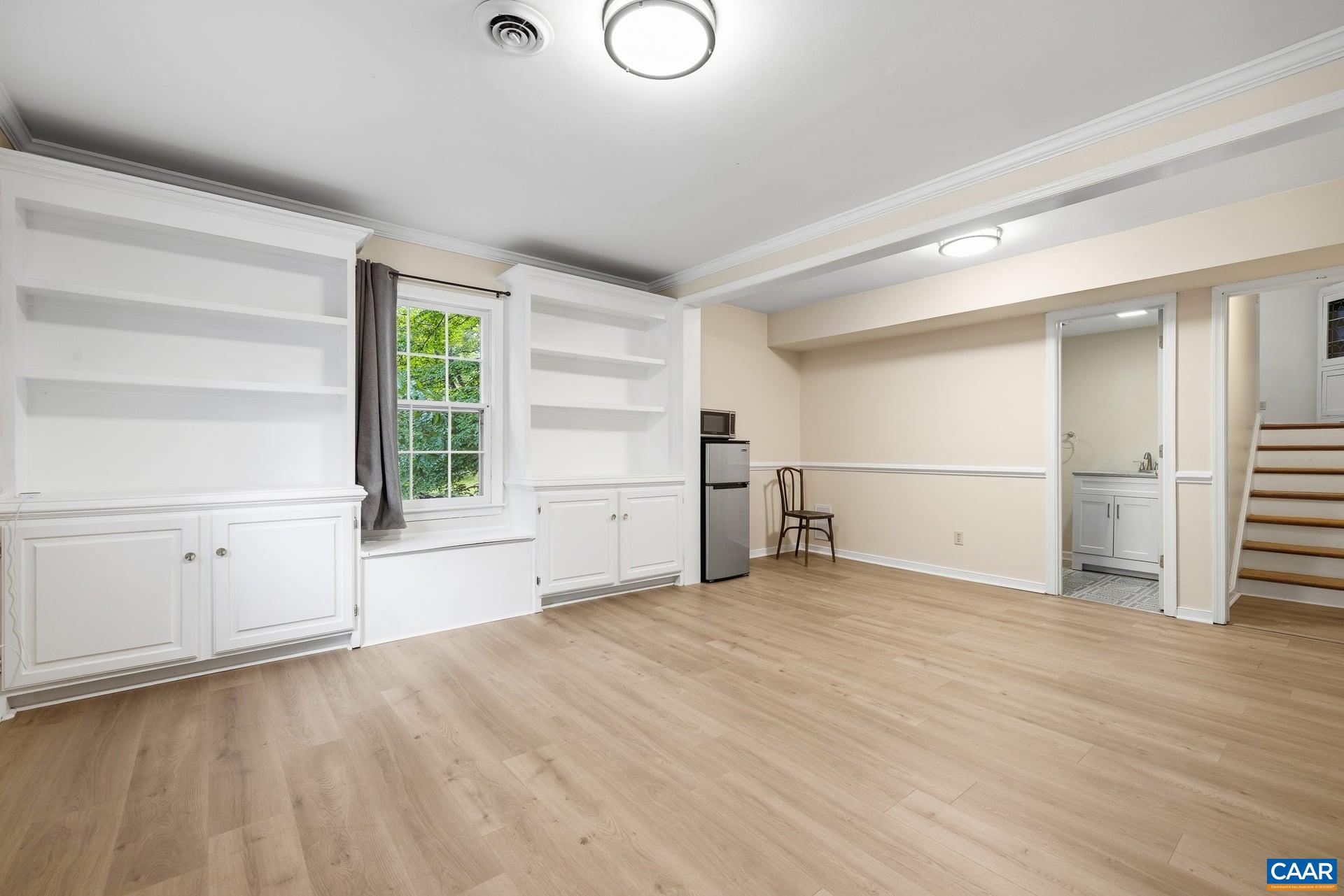 1092 TOWNE LN