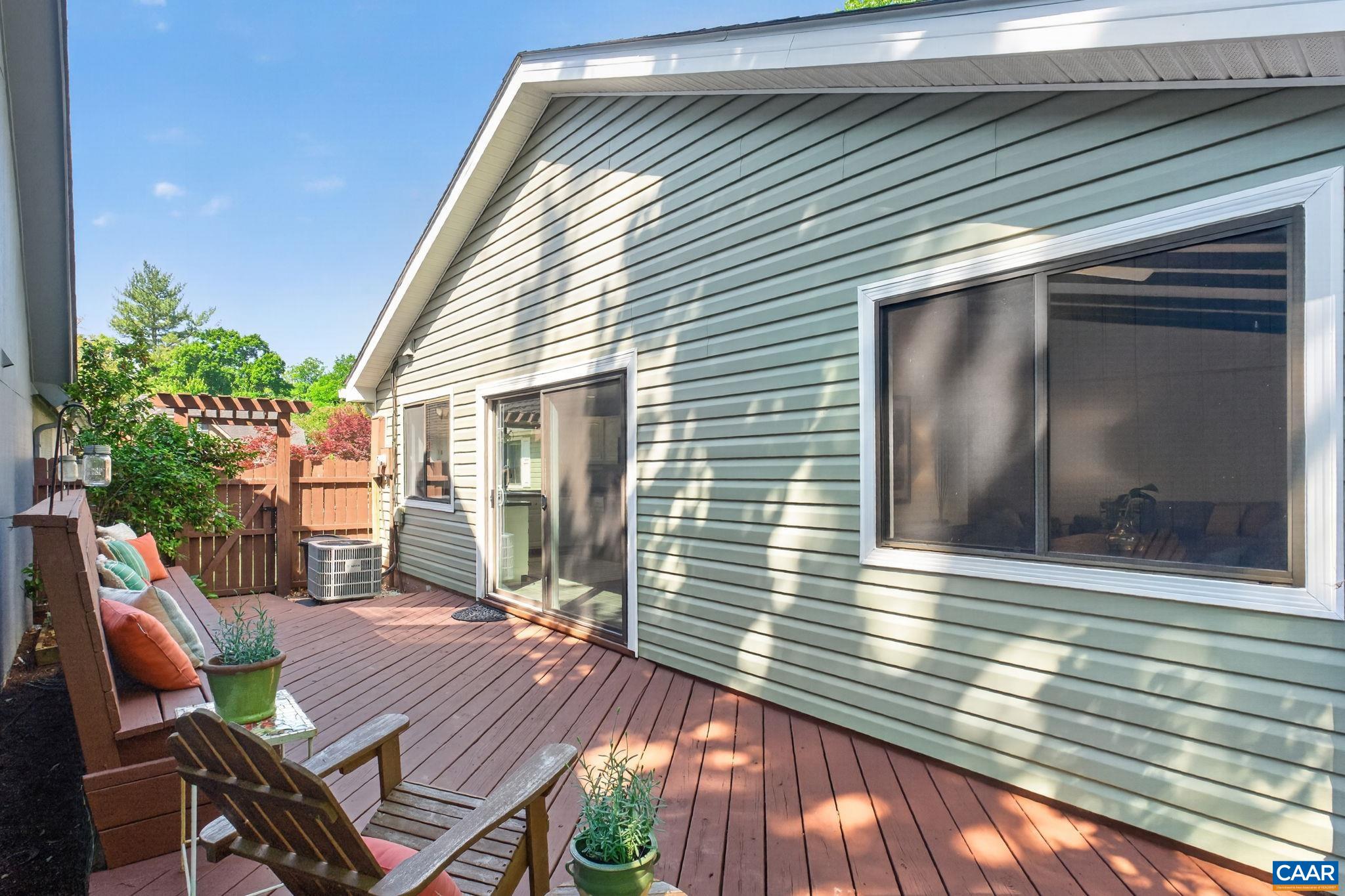 1511 LAKE FOREST DR