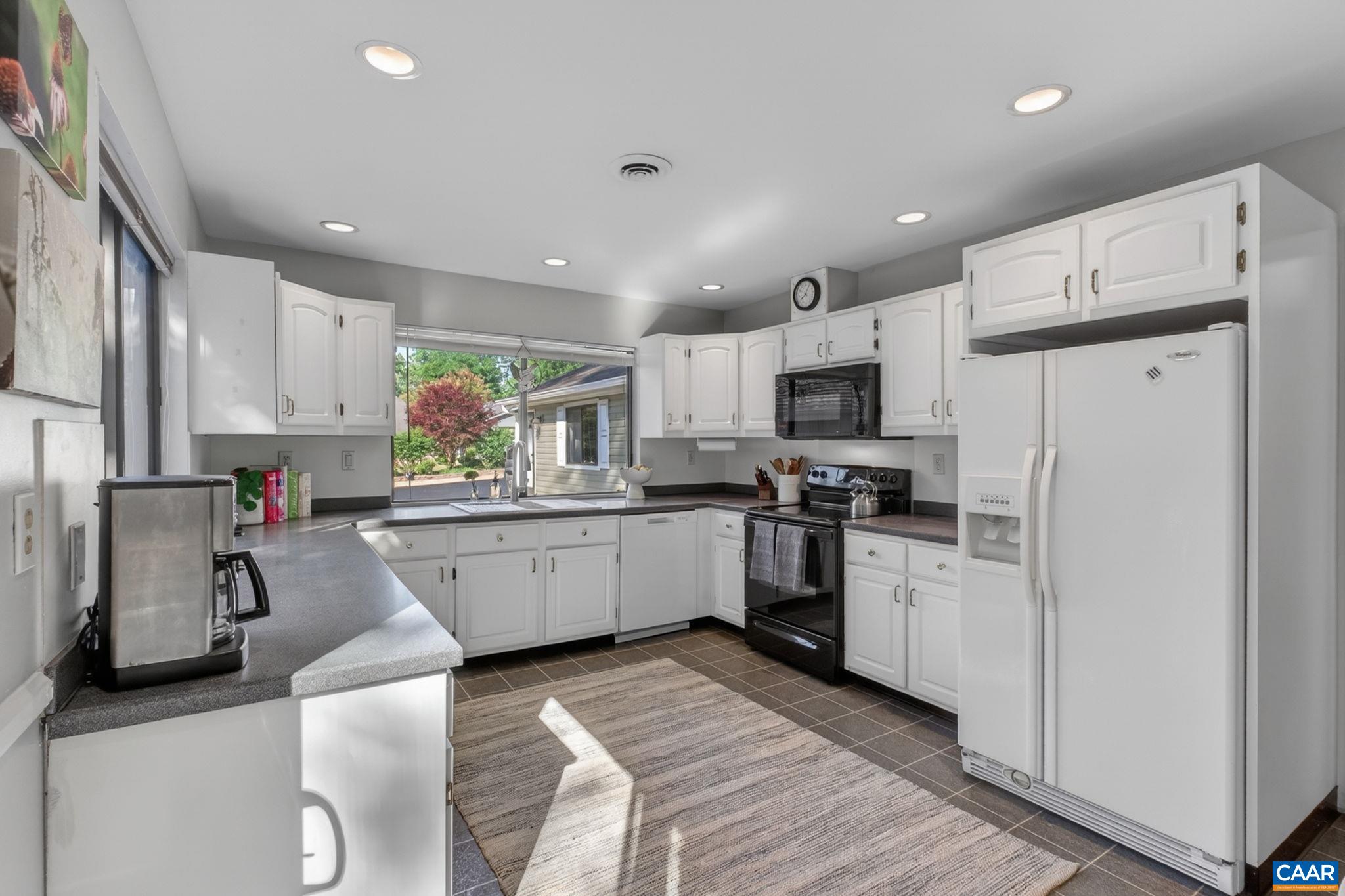 1511 LAKE FOREST DR