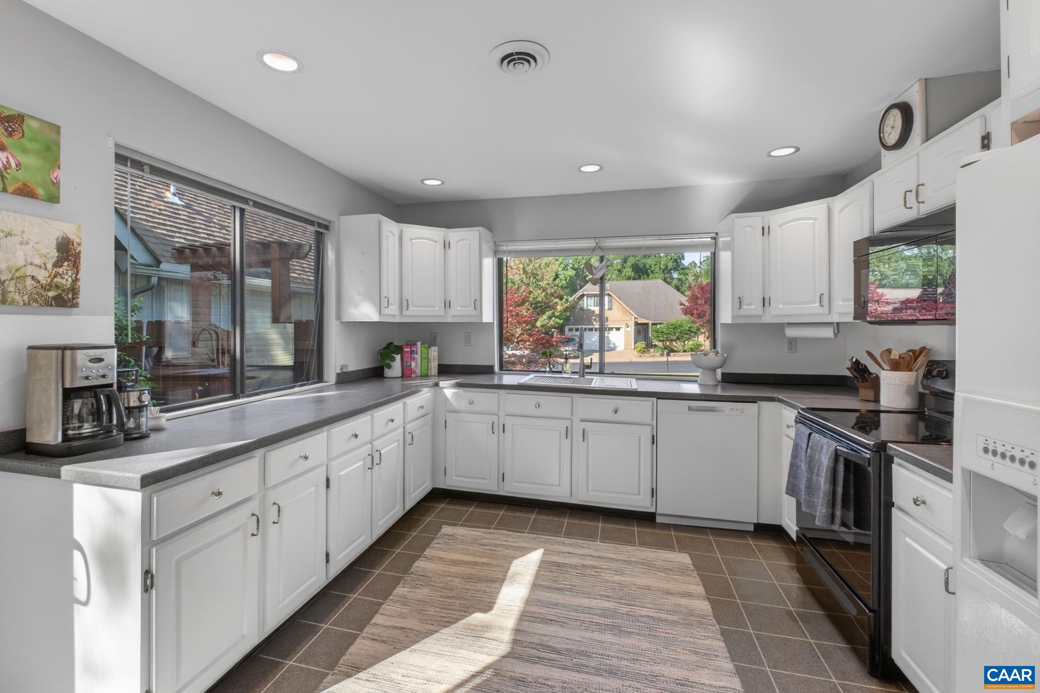 1511 LAKE FOREST DR