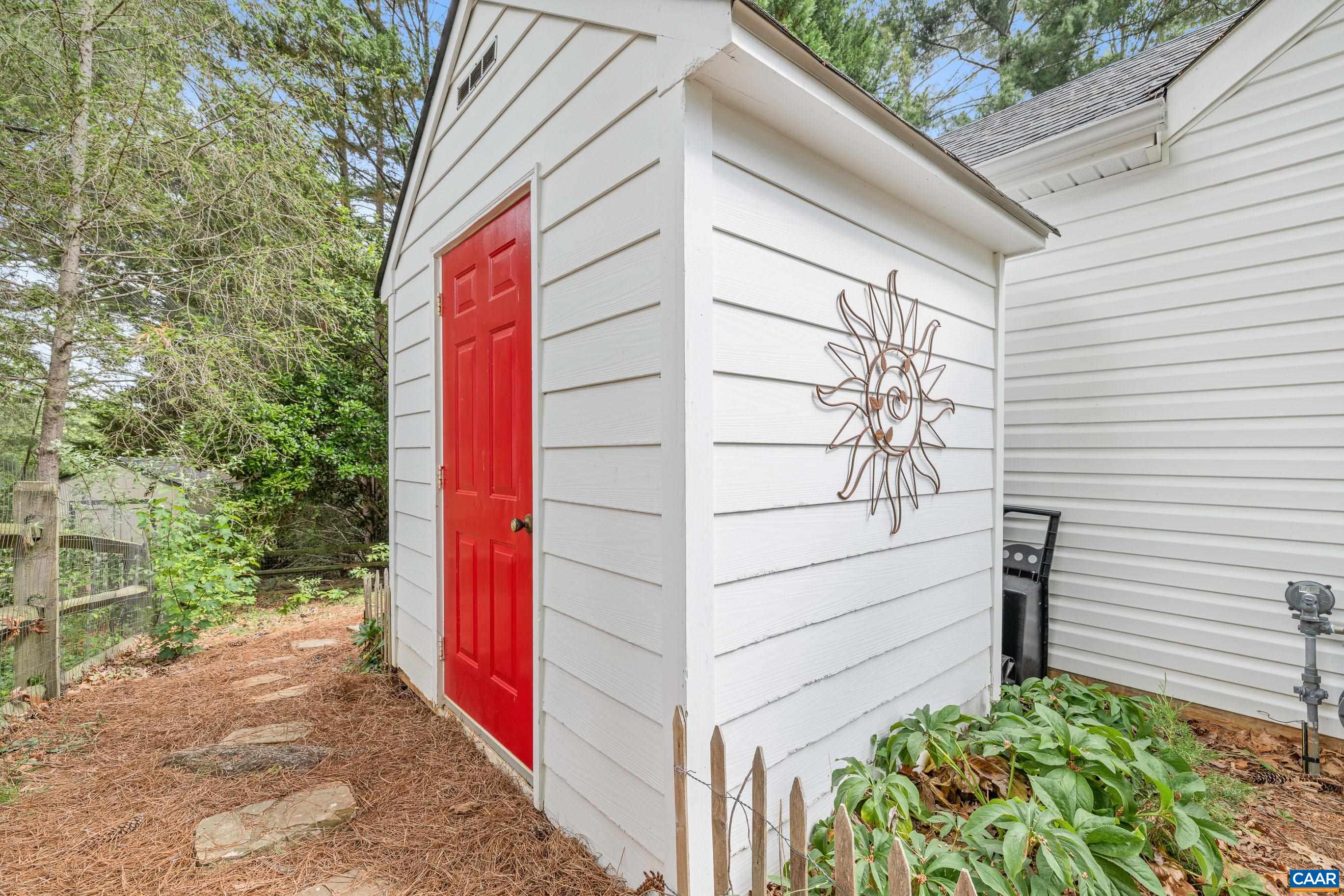 295 BLACKTHORN LN