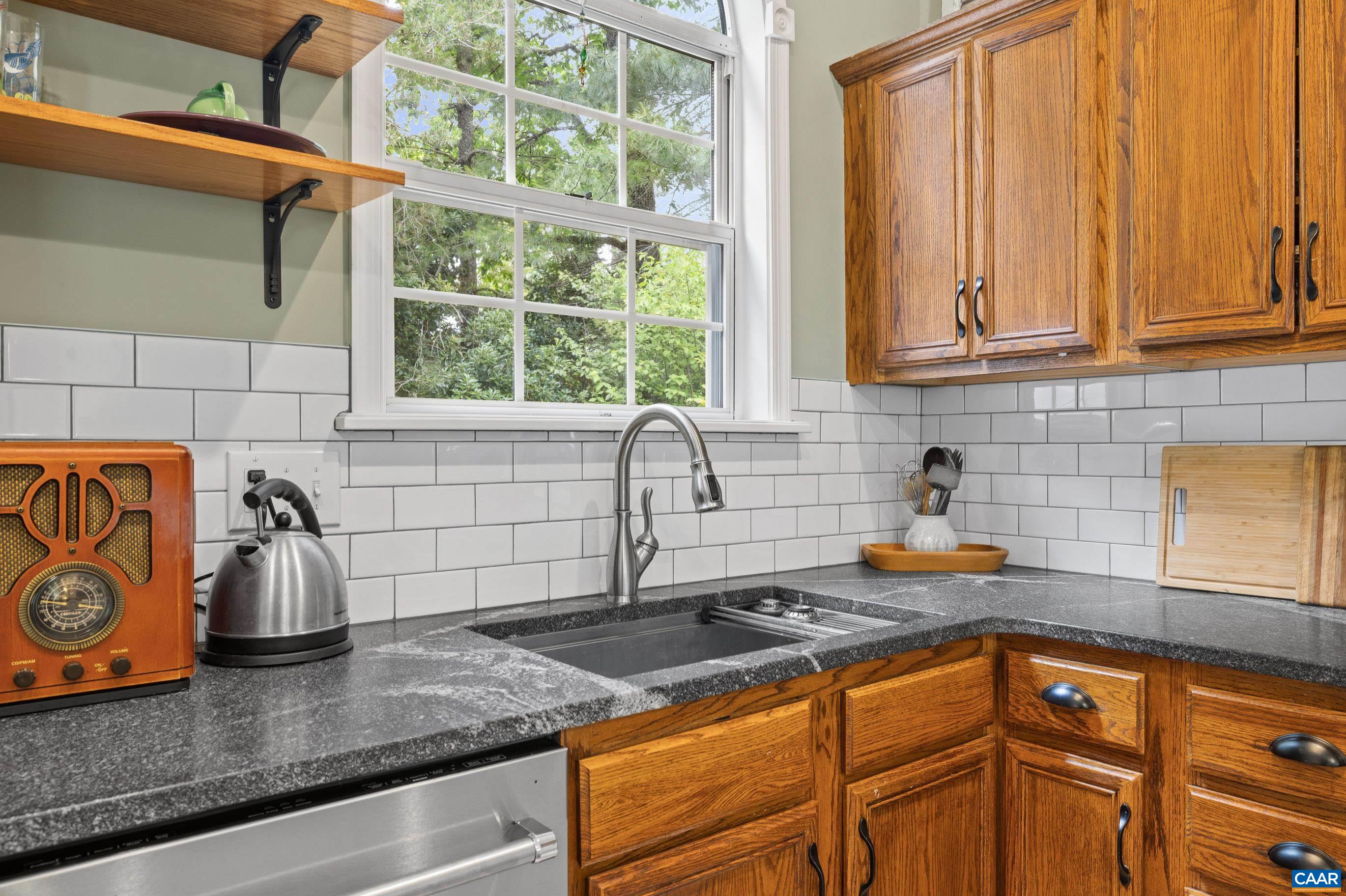 295 BLACKTHORN LN
