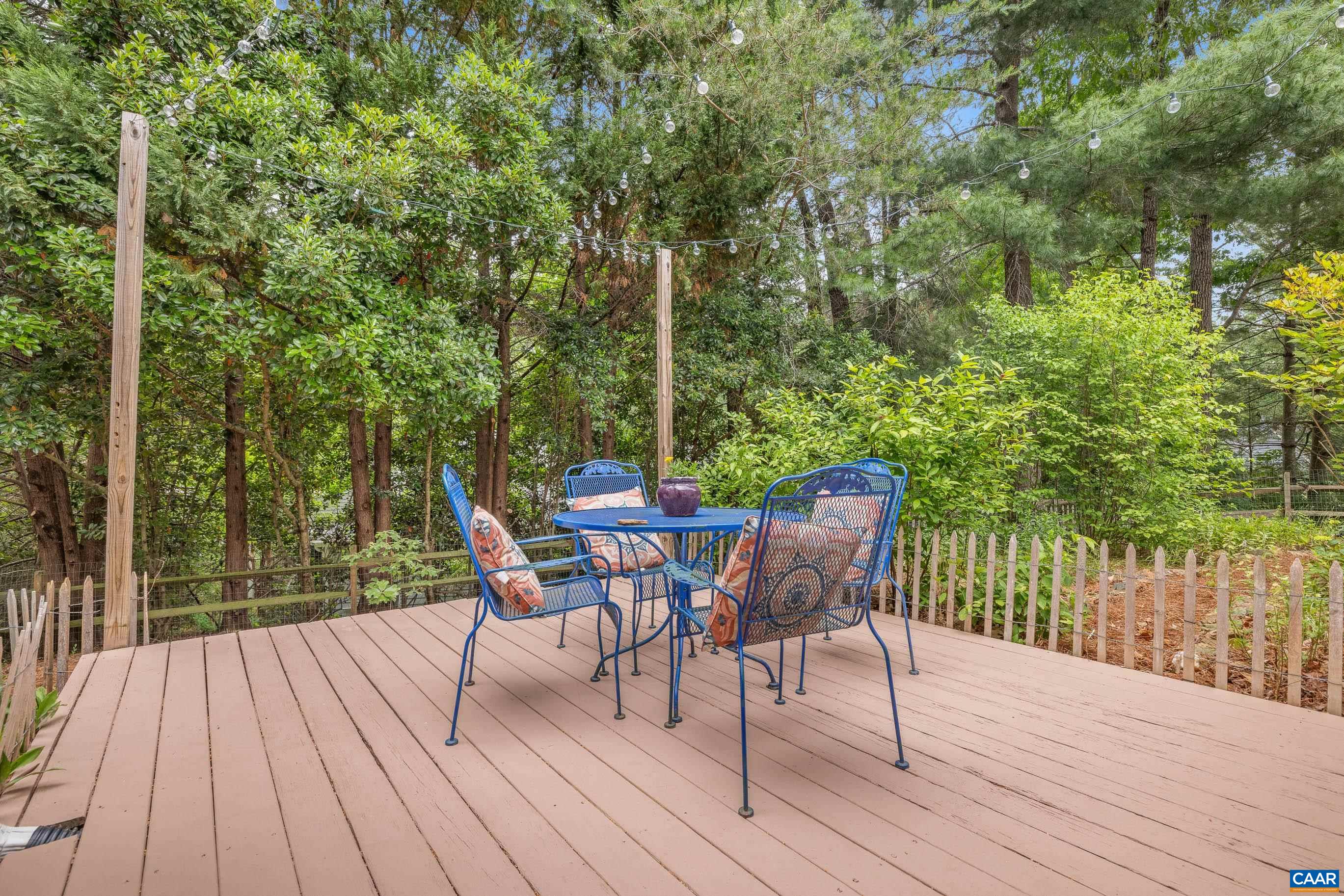 295 BLACKTHORN LN