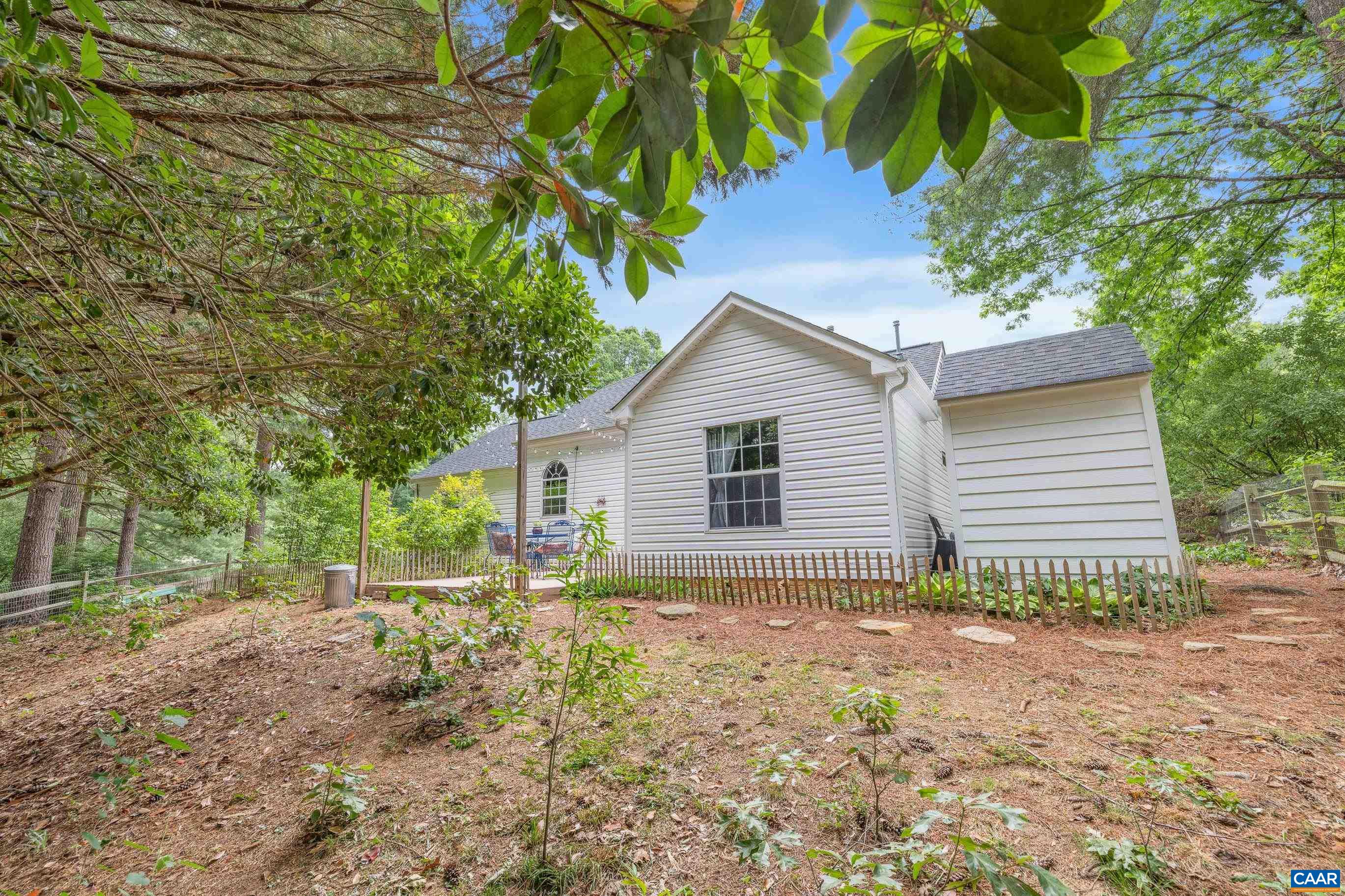 295 BLACKTHORN LN