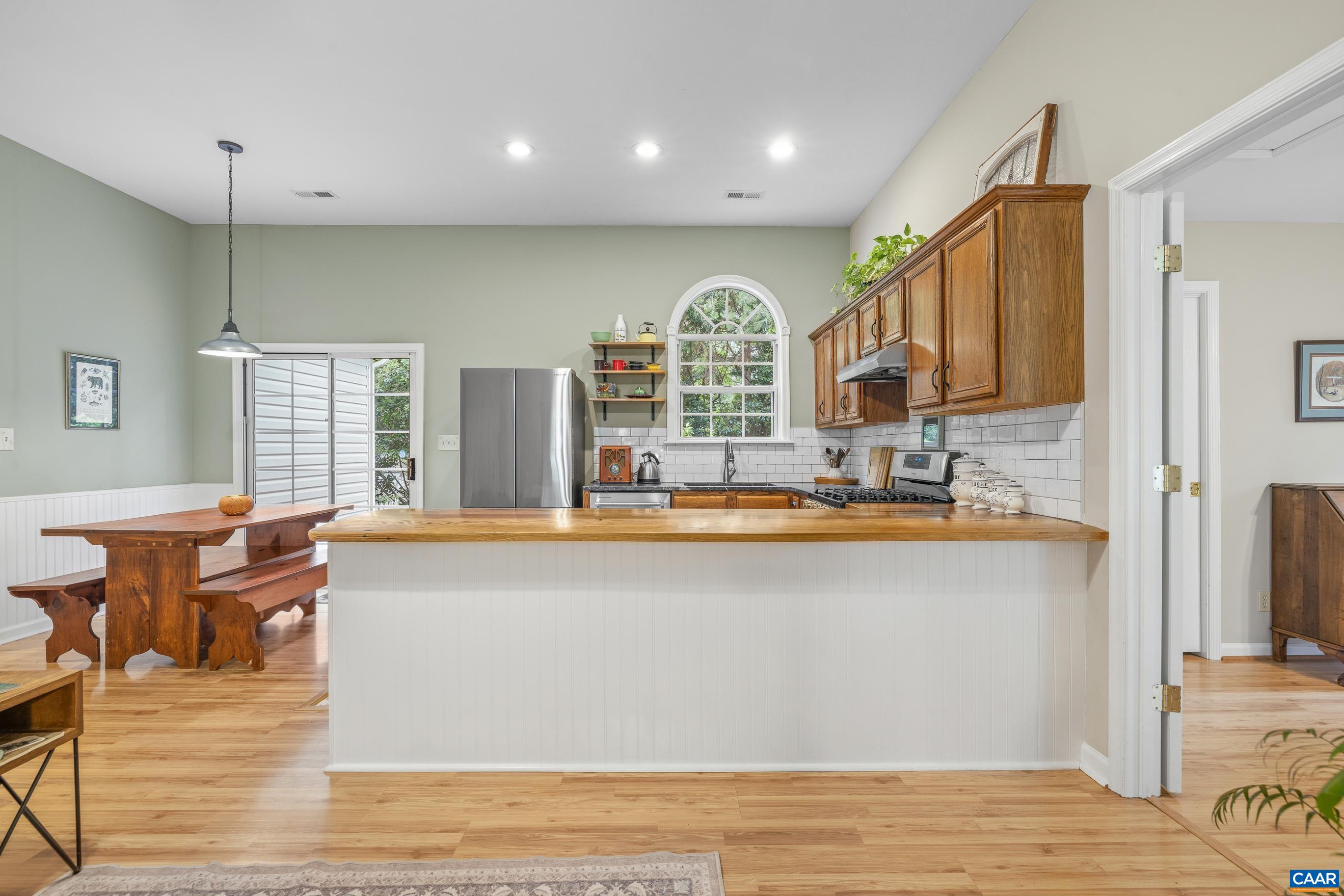 295 BLACKTHORN LN