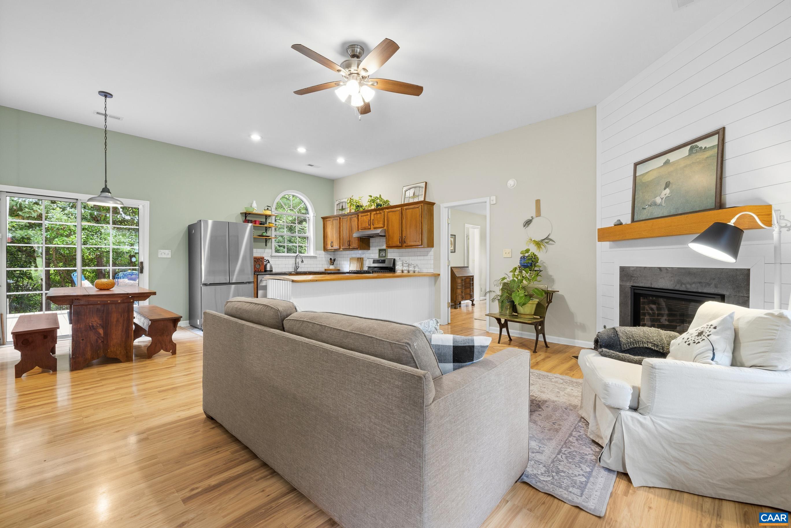295 BLACKTHORN LN