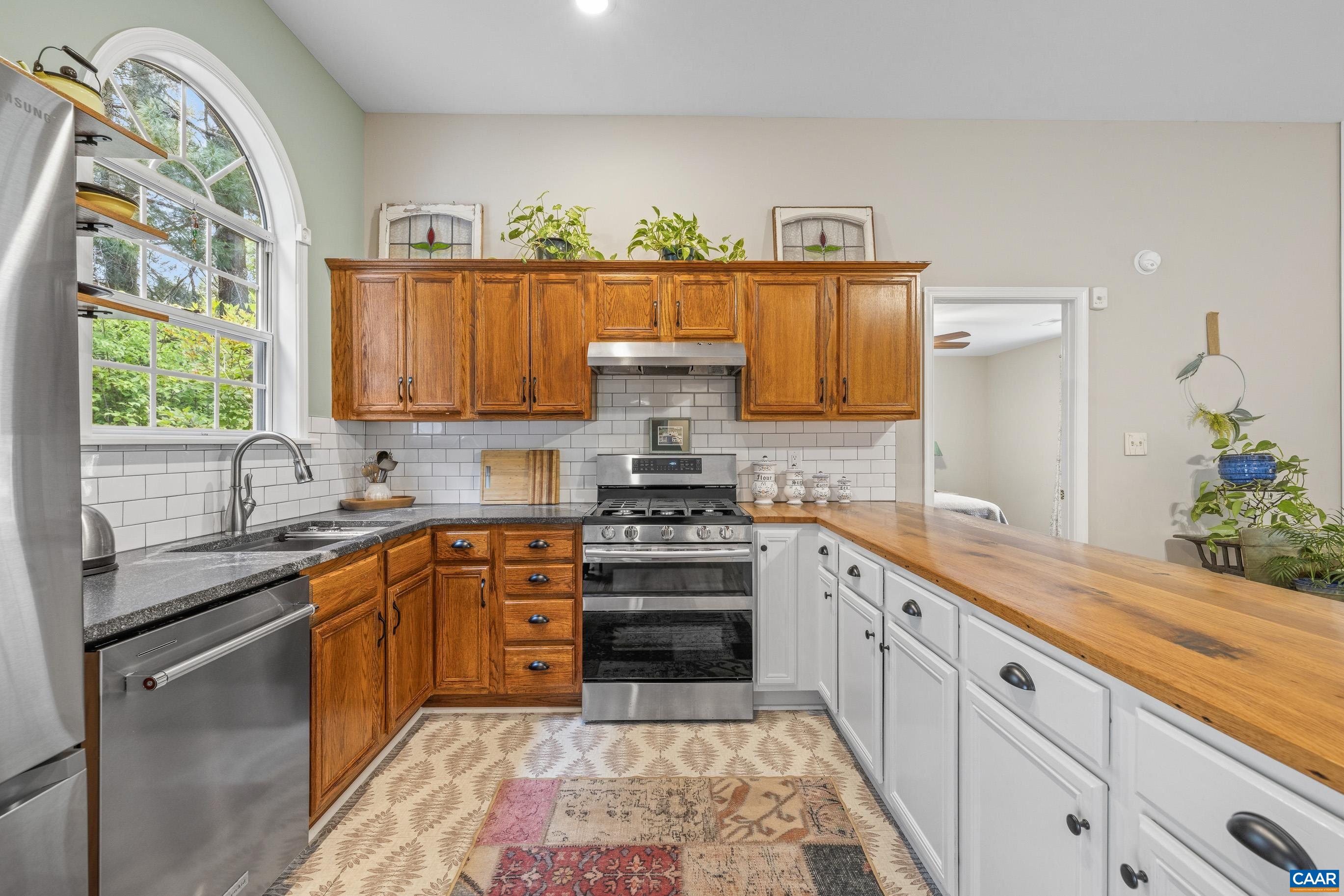 295 BLACKTHORN LN