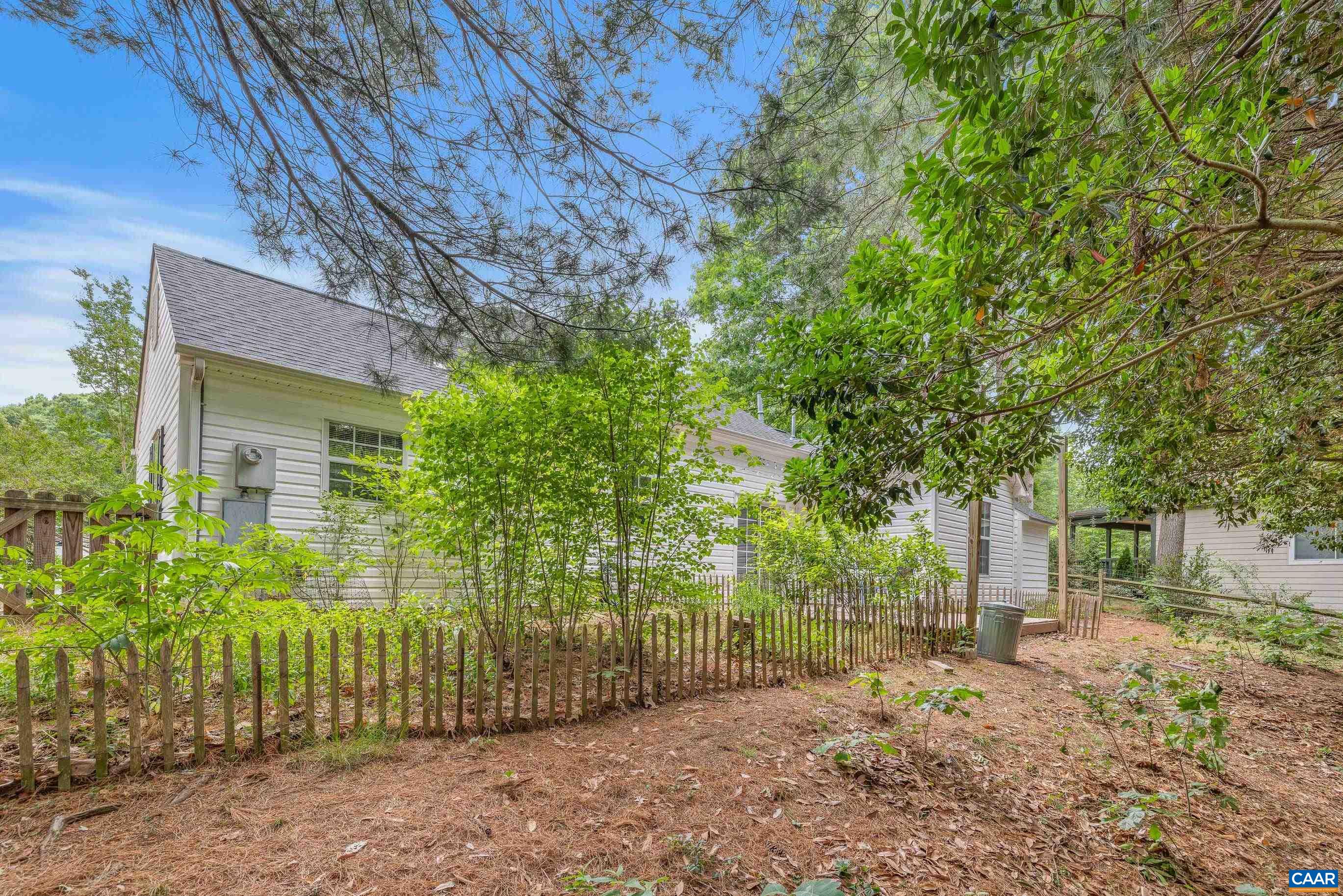 295 BLACKTHORN LN