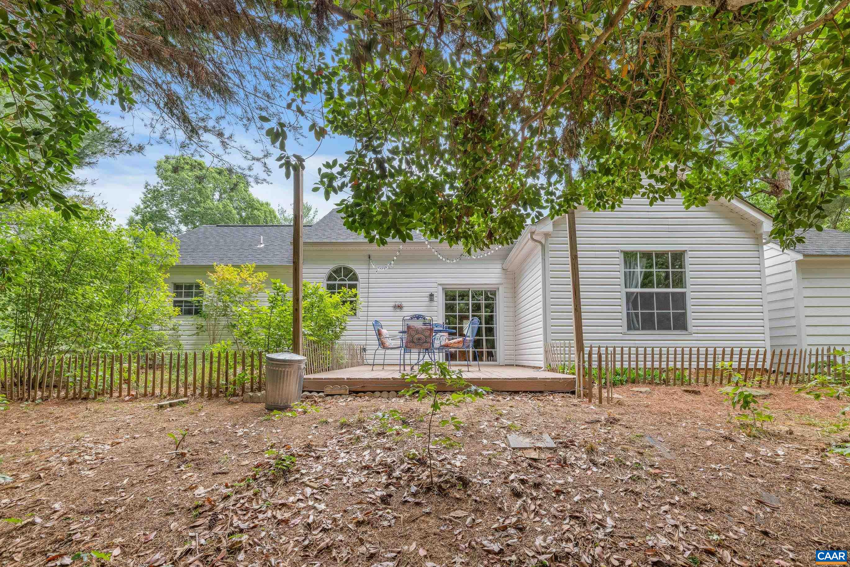 295 BLACKTHORN LN