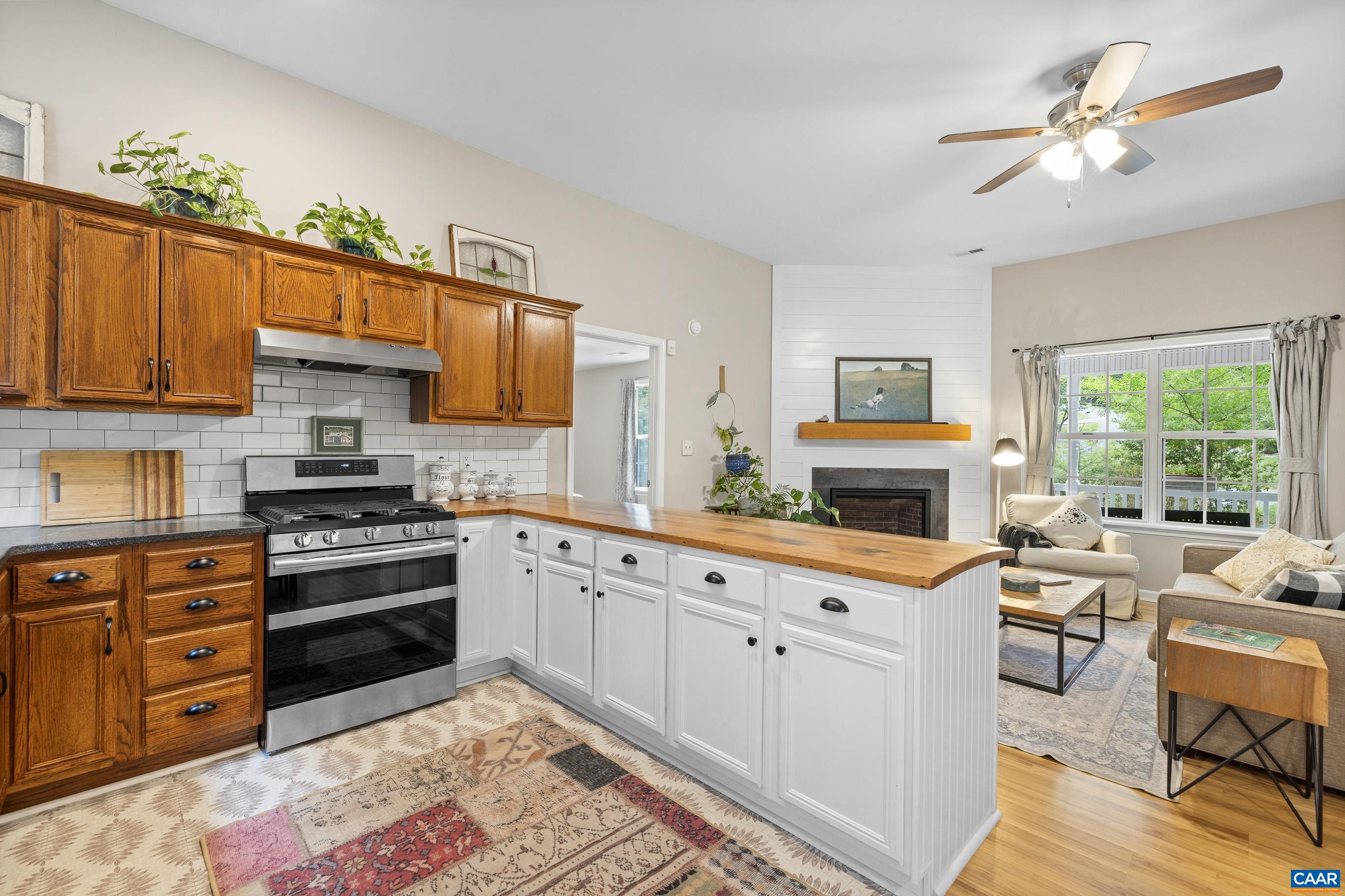 295 BLACKTHORN LN