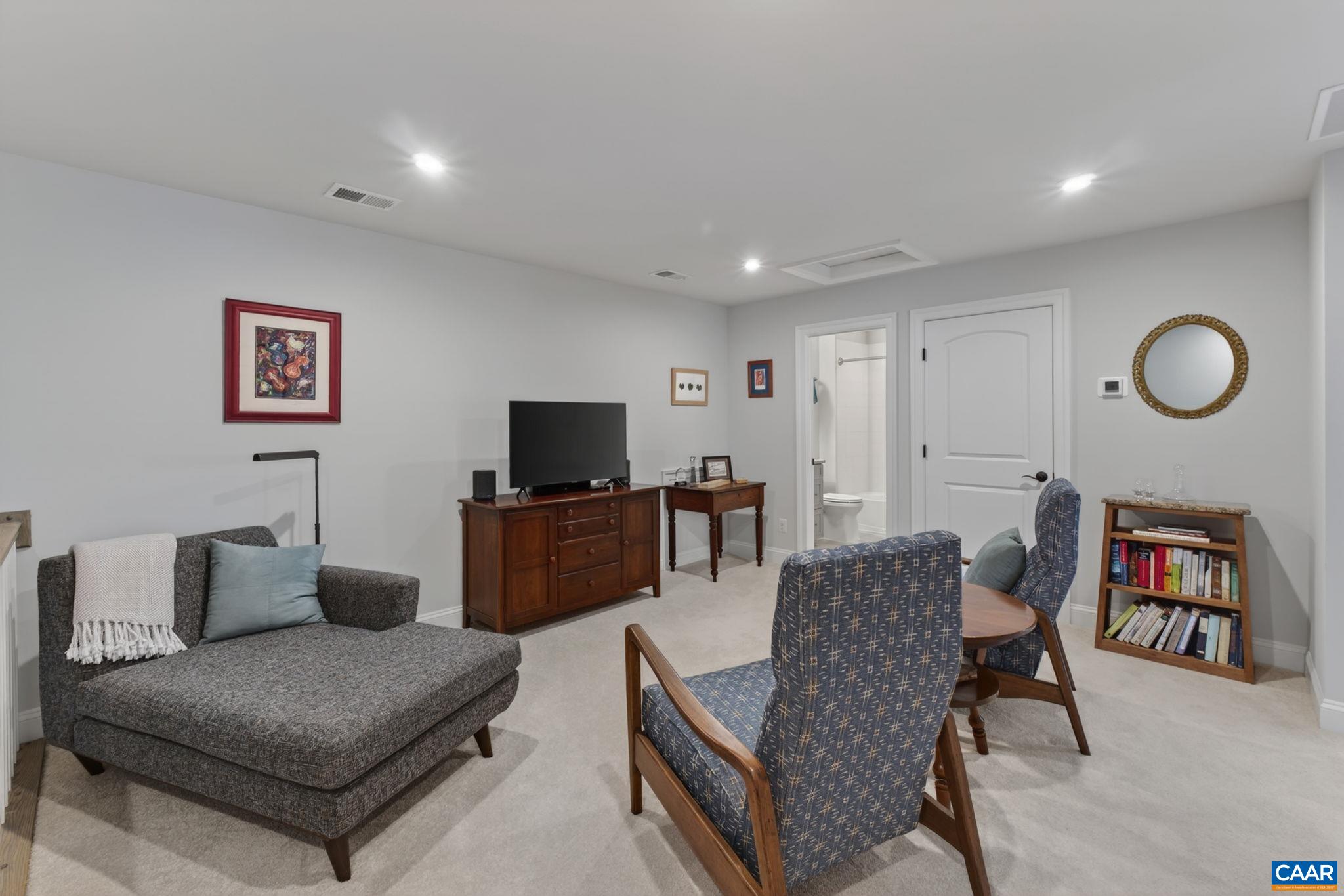 521 CRIMSON ST