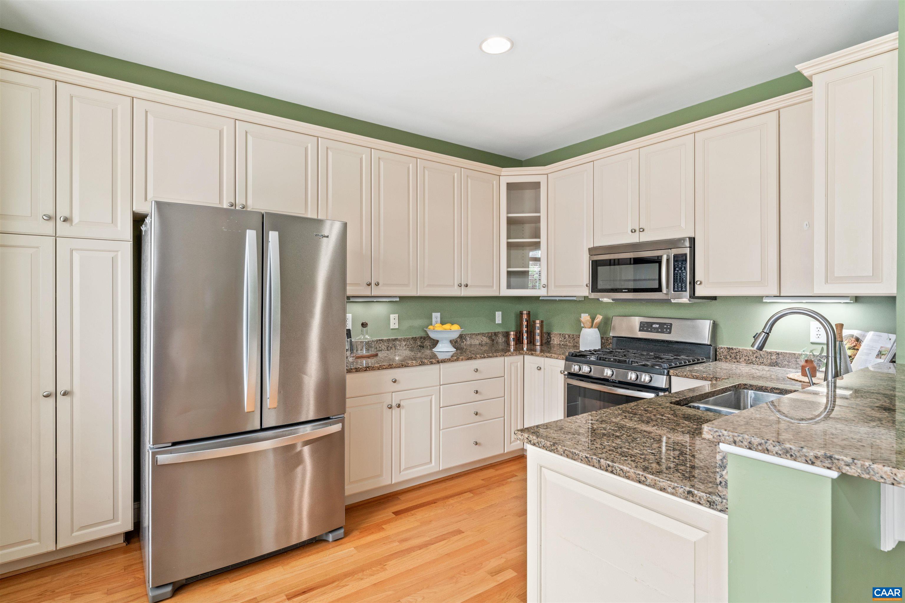 1039 GLENWOOD STATION LN