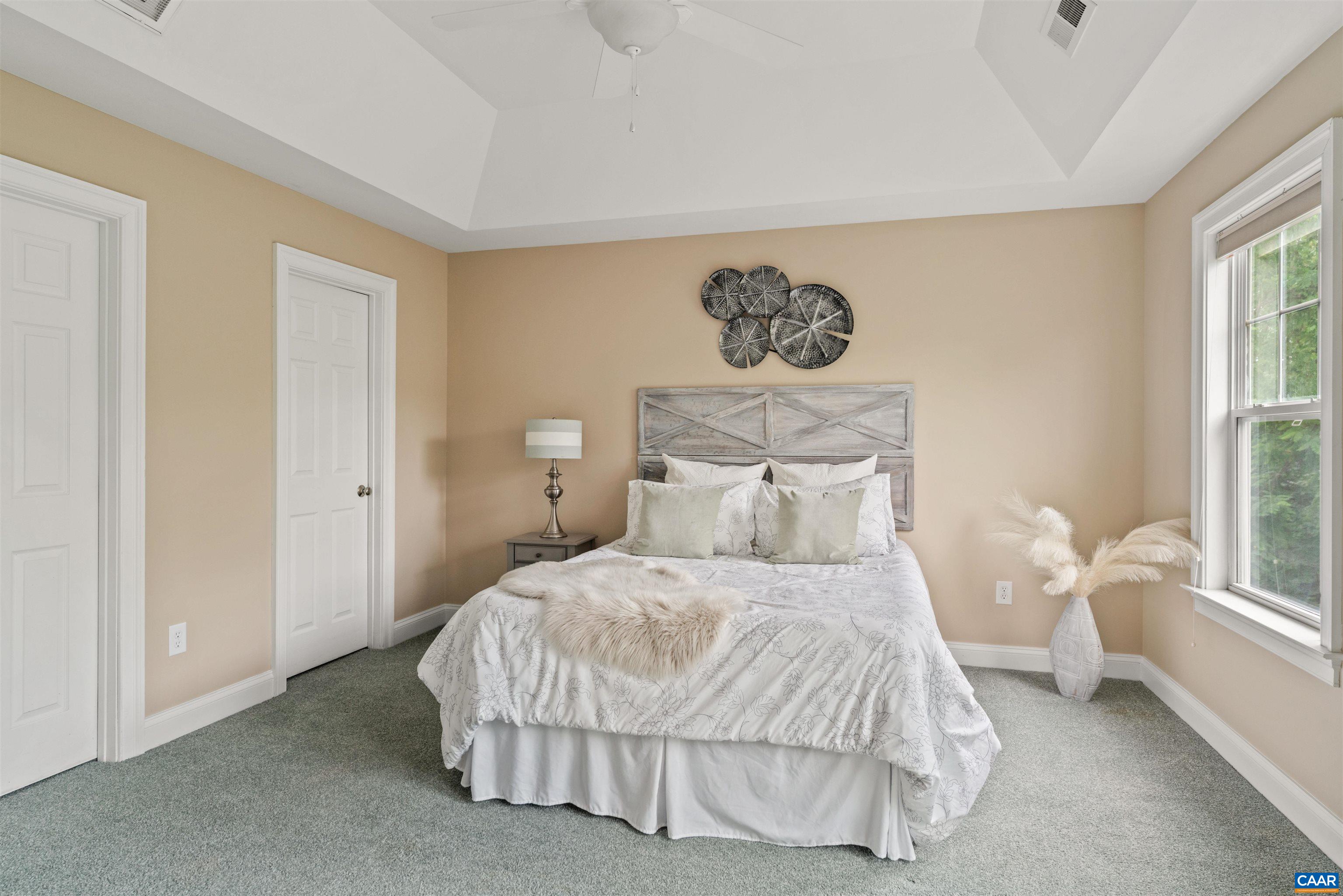 1039 GLENWOOD STATION LN