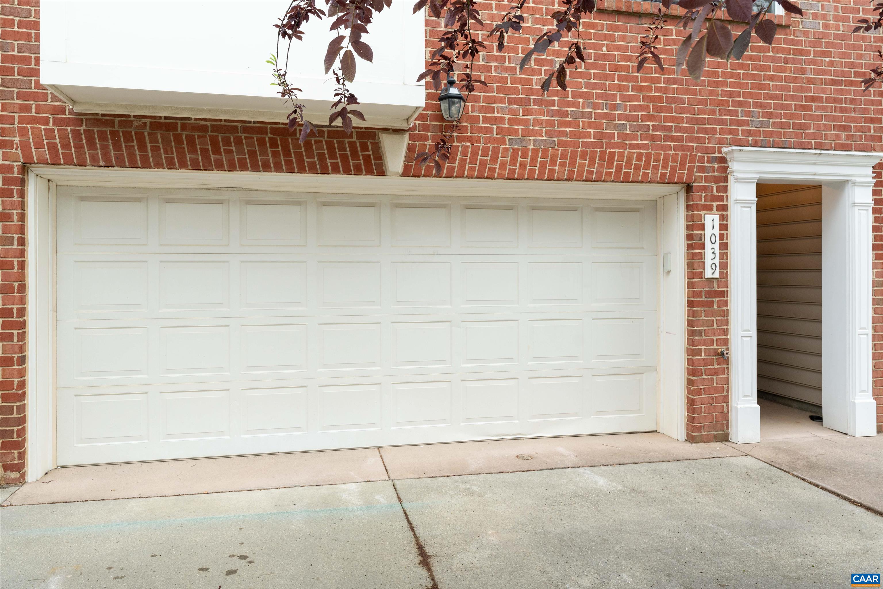 1039 GLENWOOD STATION LN