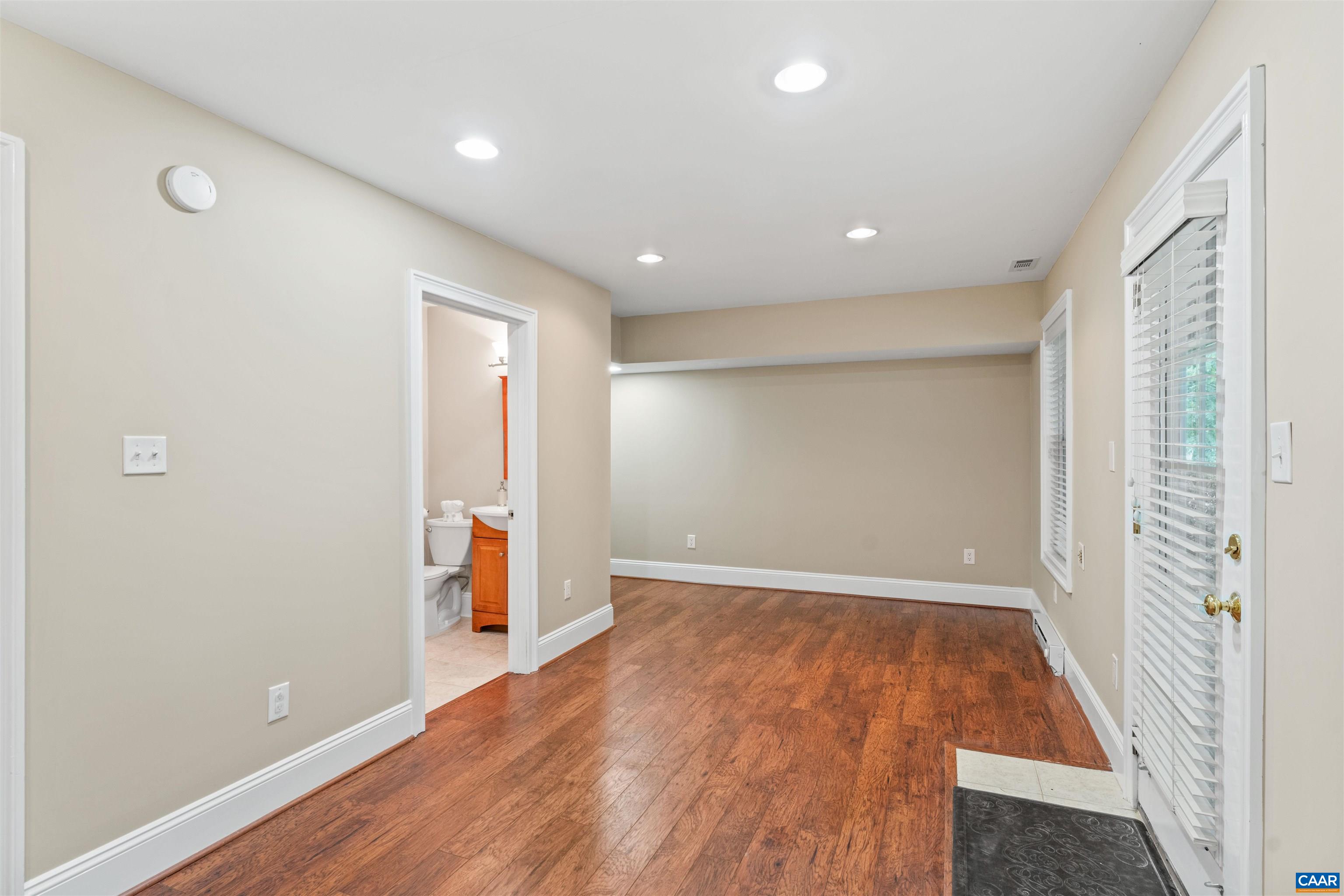 1039 GLENWOOD STATION LN