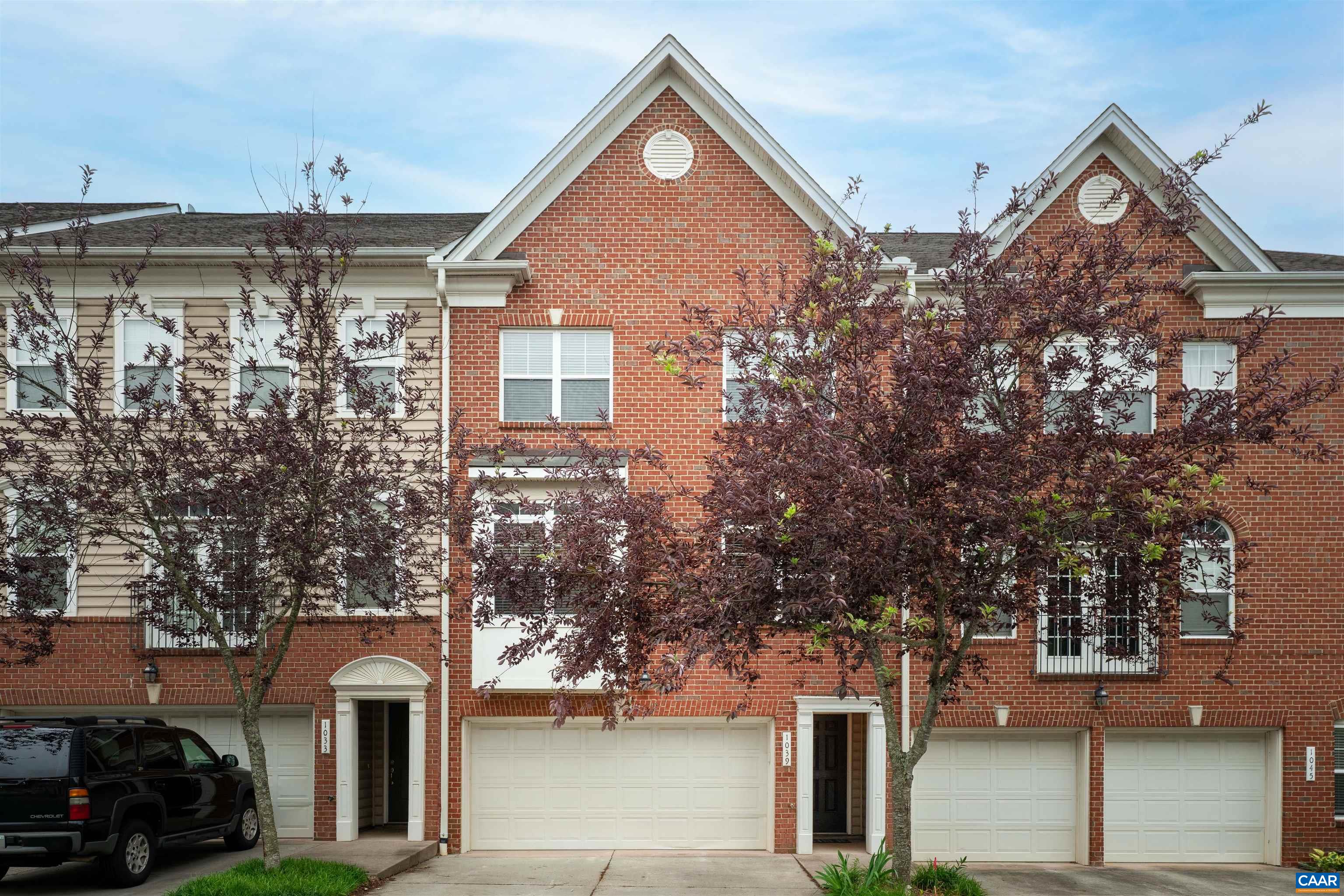 1039 GLENWOOD STATION LN