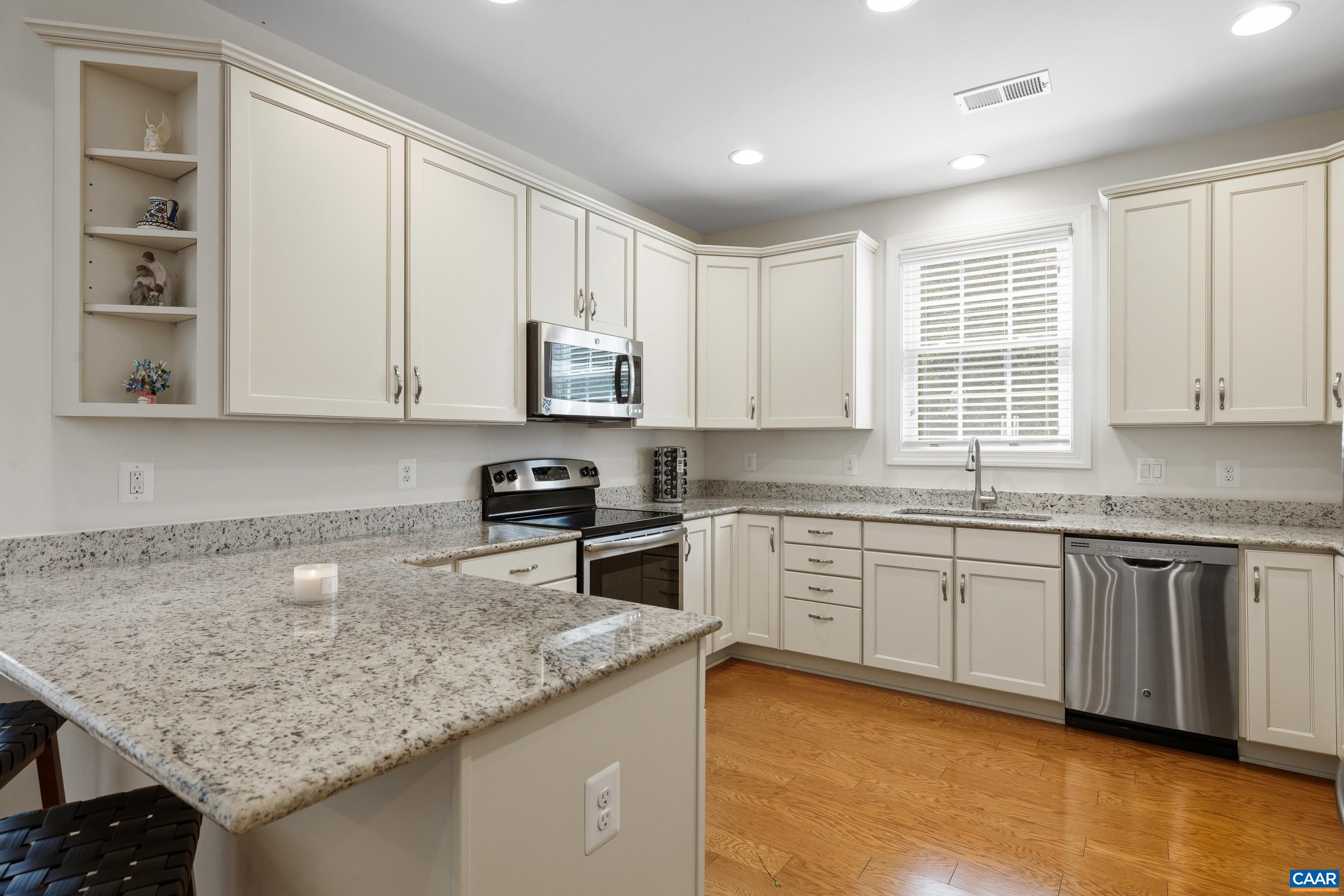 1637 SAWGRASS CT