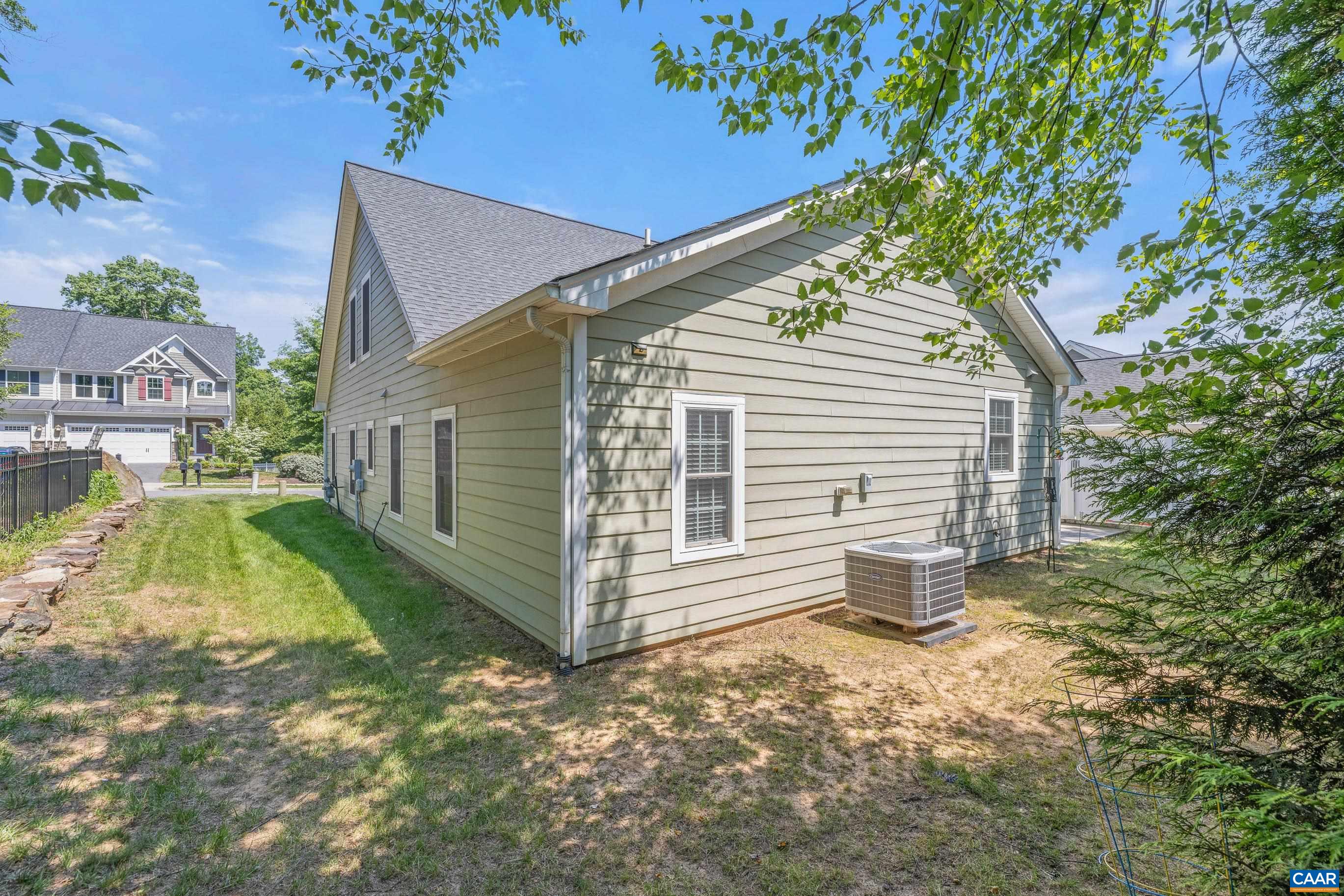 1637 SAWGRASS CT