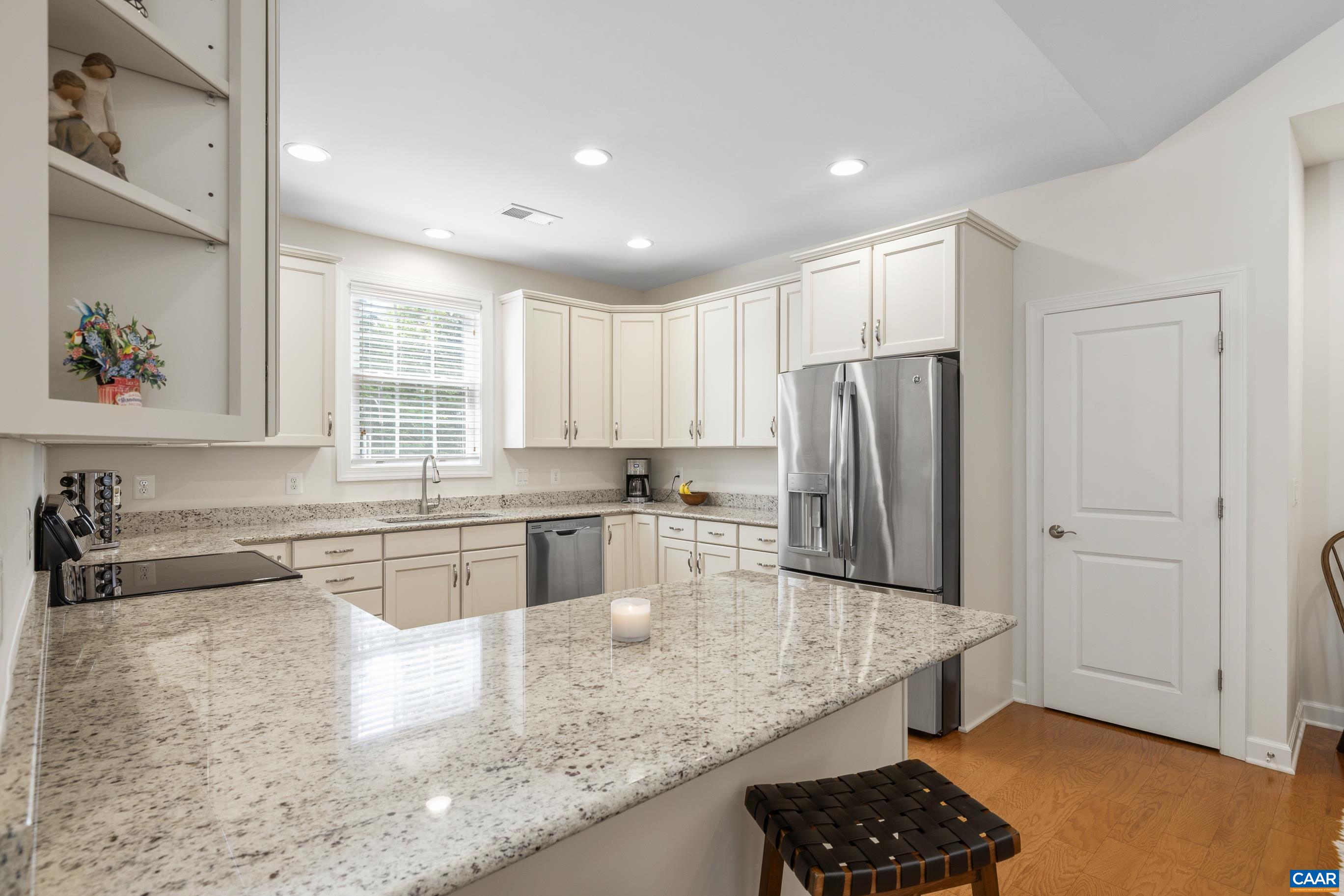 1637 SAWGRASS CT