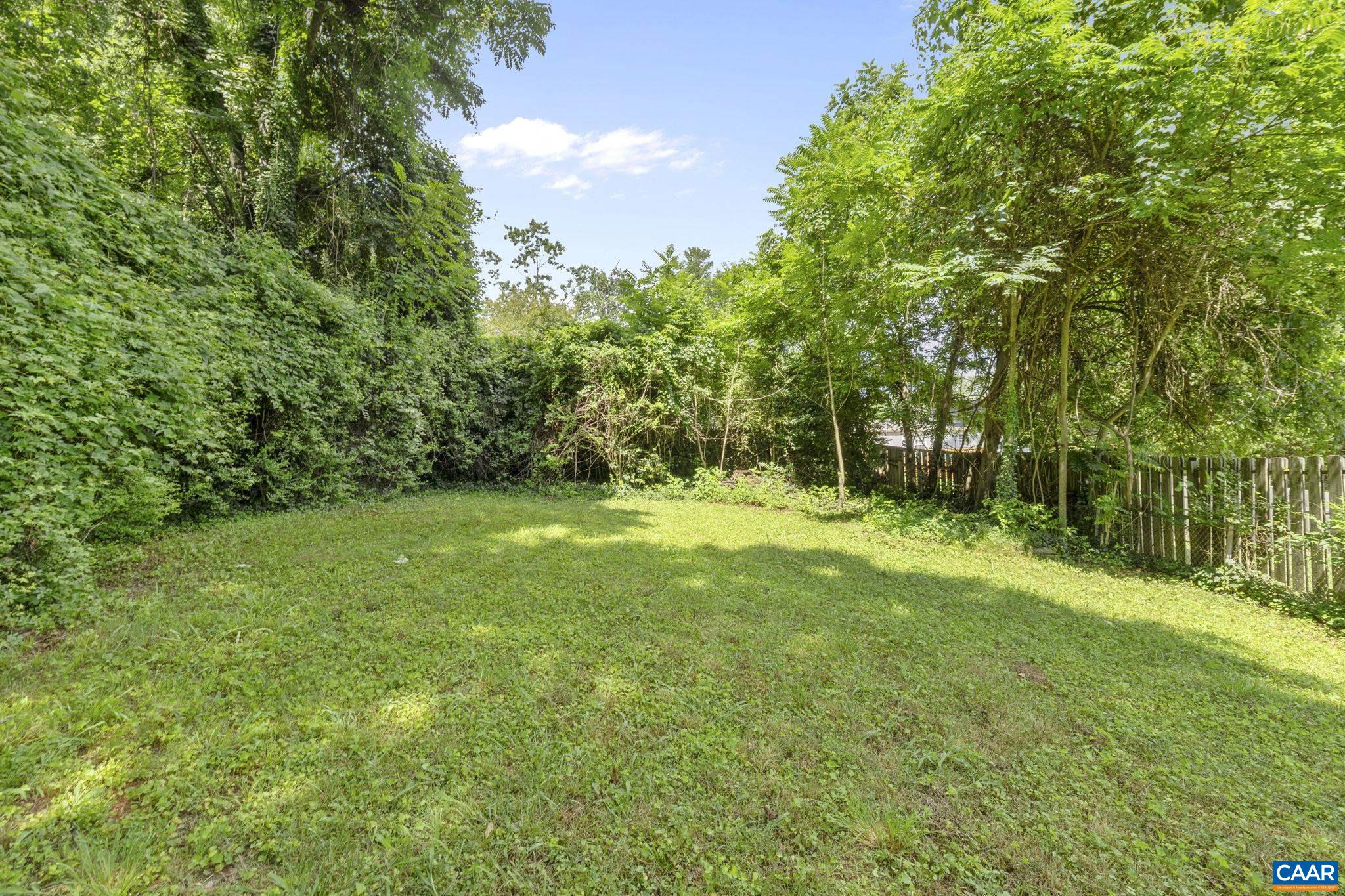 2552 WOODLAND DR