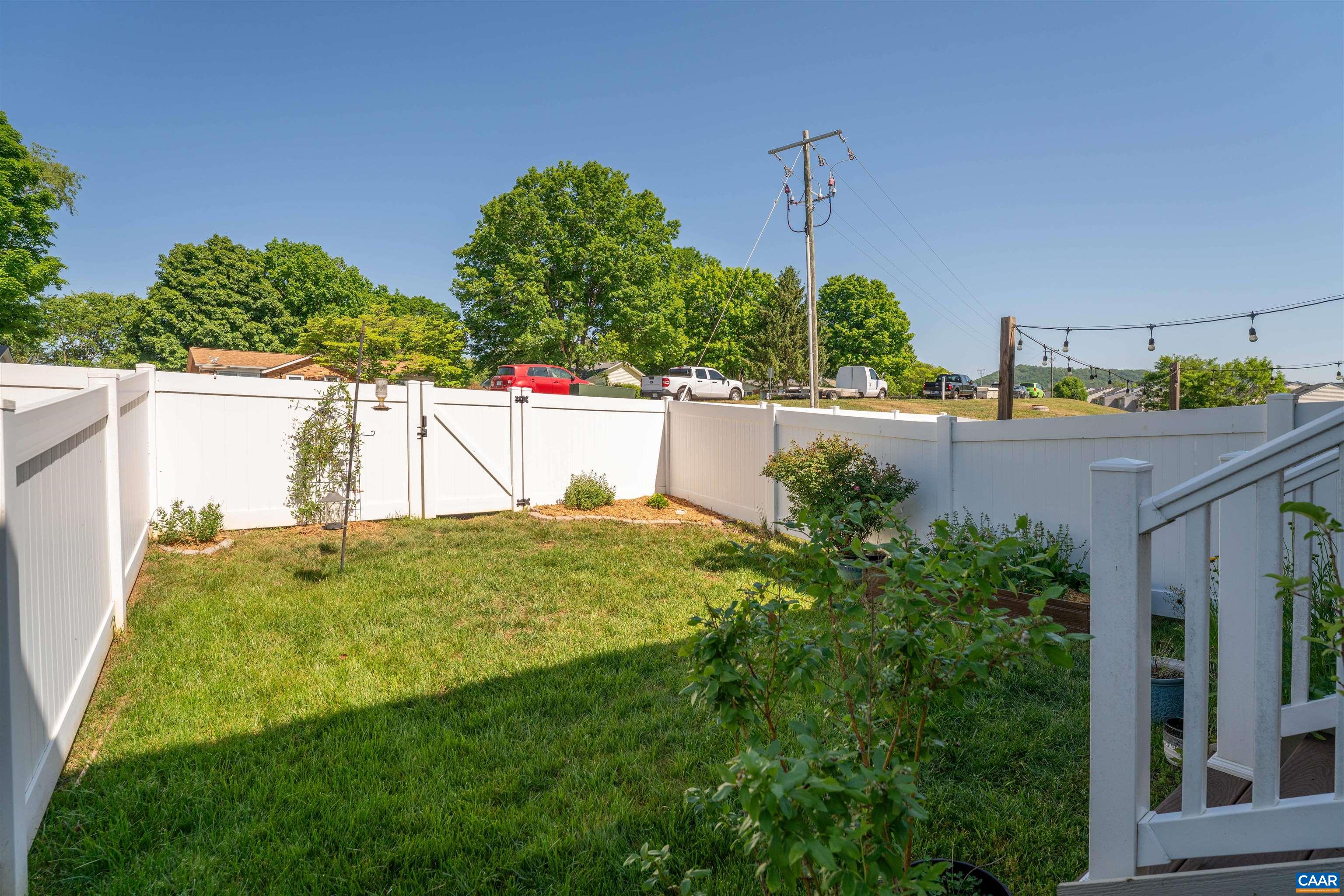 2066 ELM TREE CT