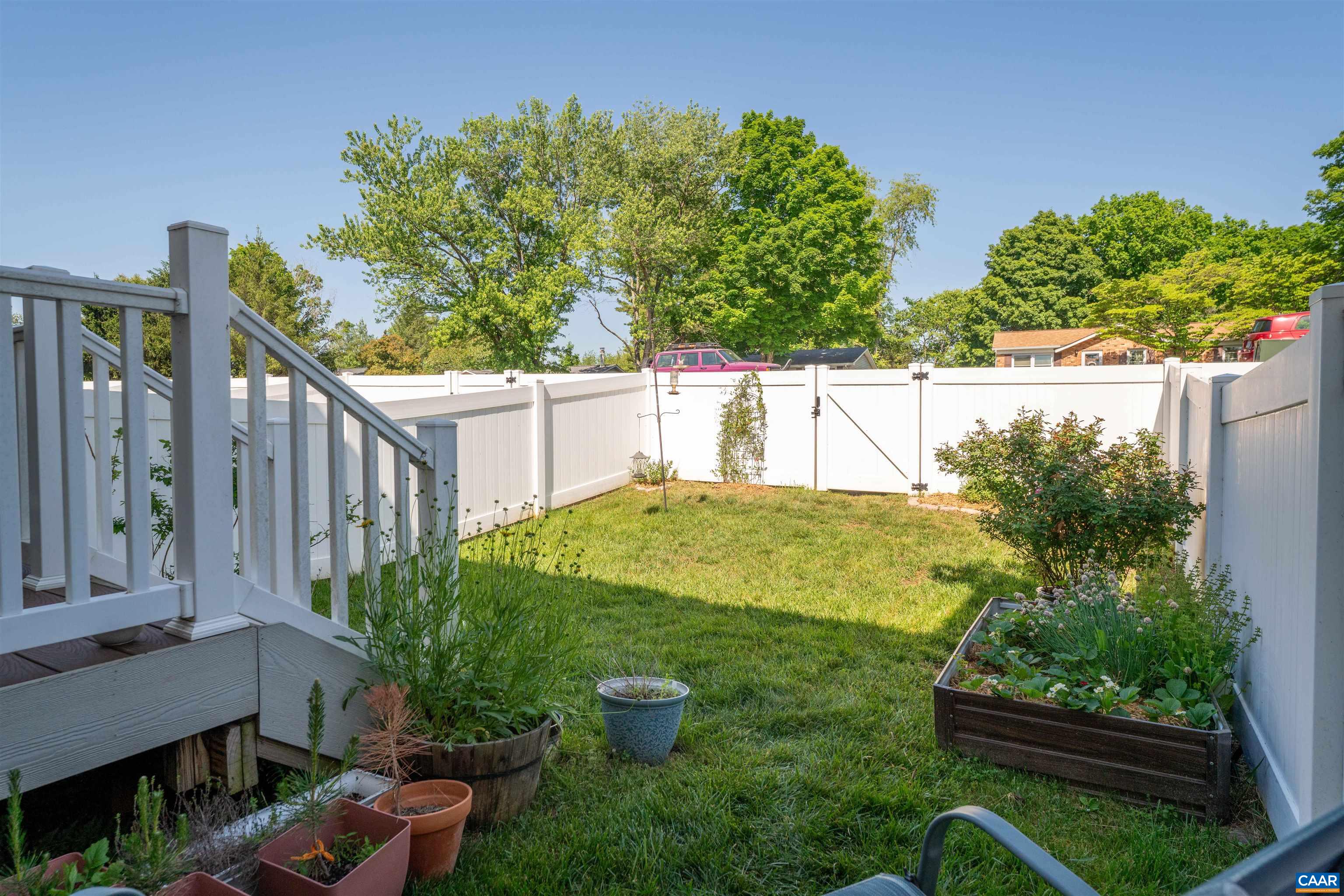 2066 ELM TREE CT