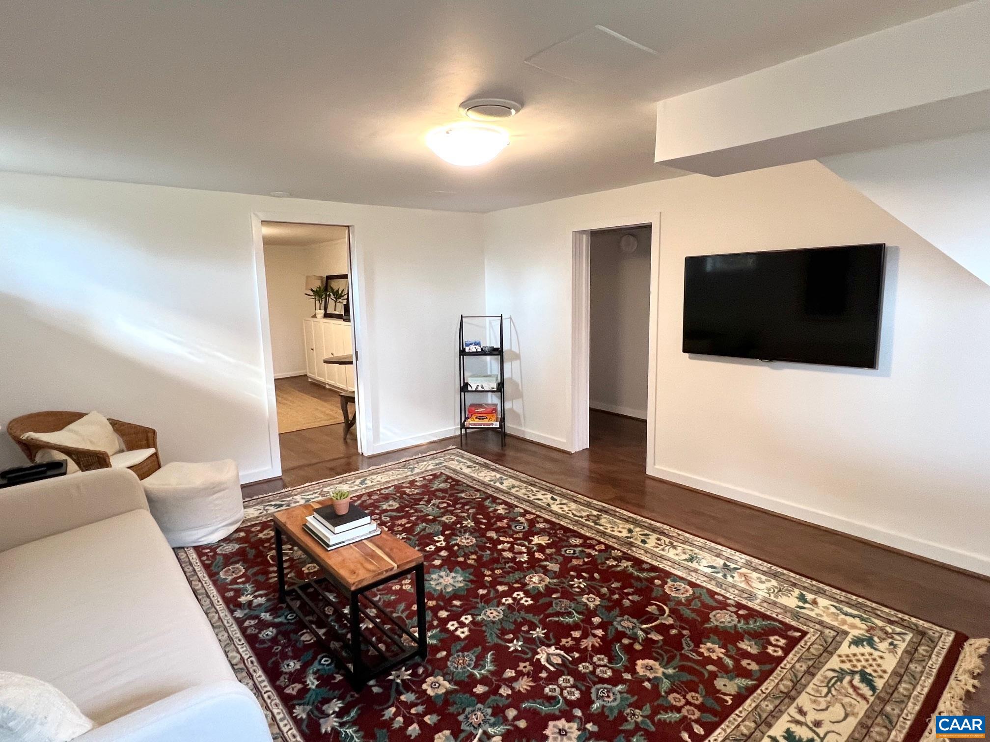 909 SAINT CLAIR AVE