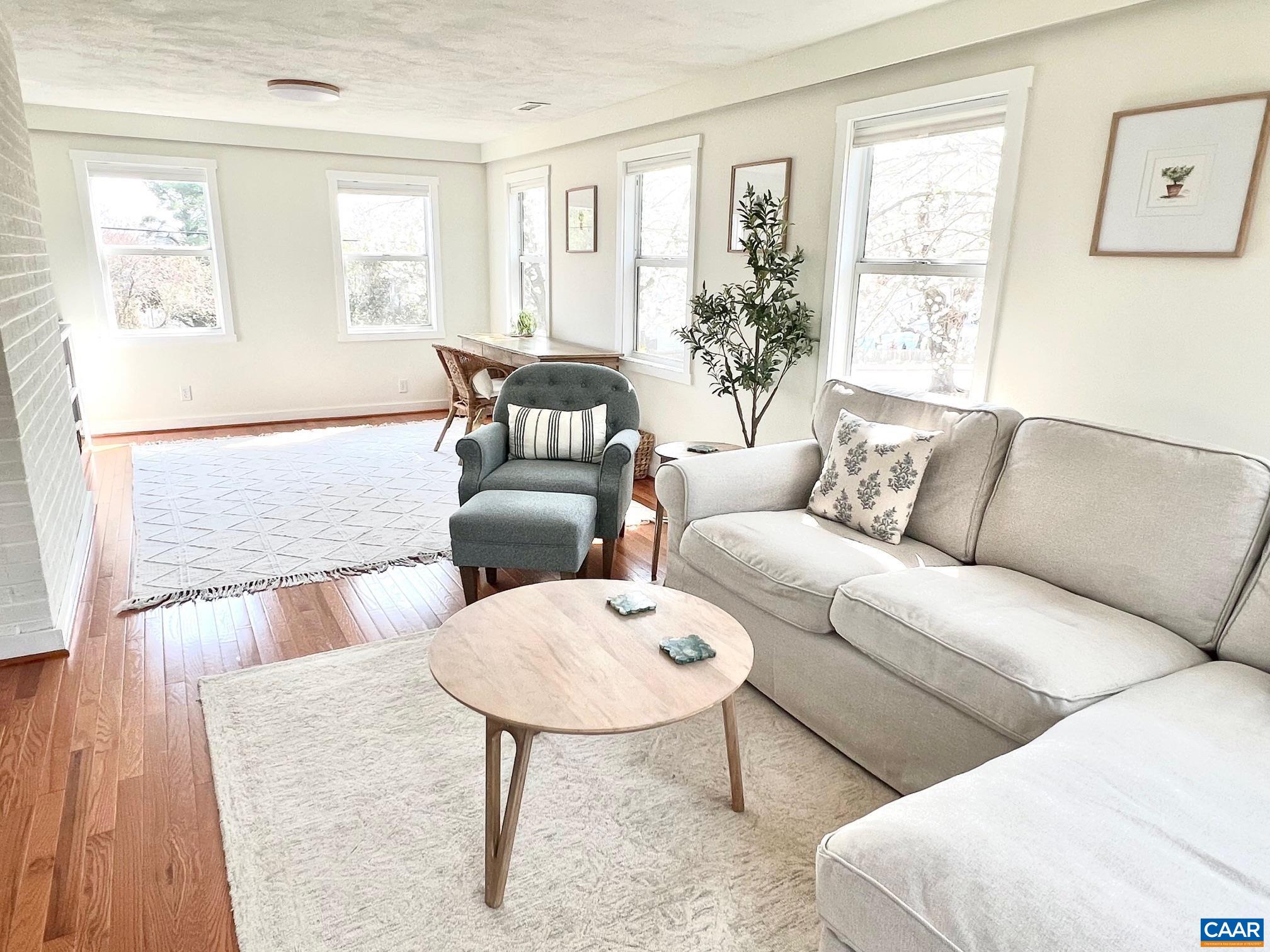 909 SAINT CLAIR AVE