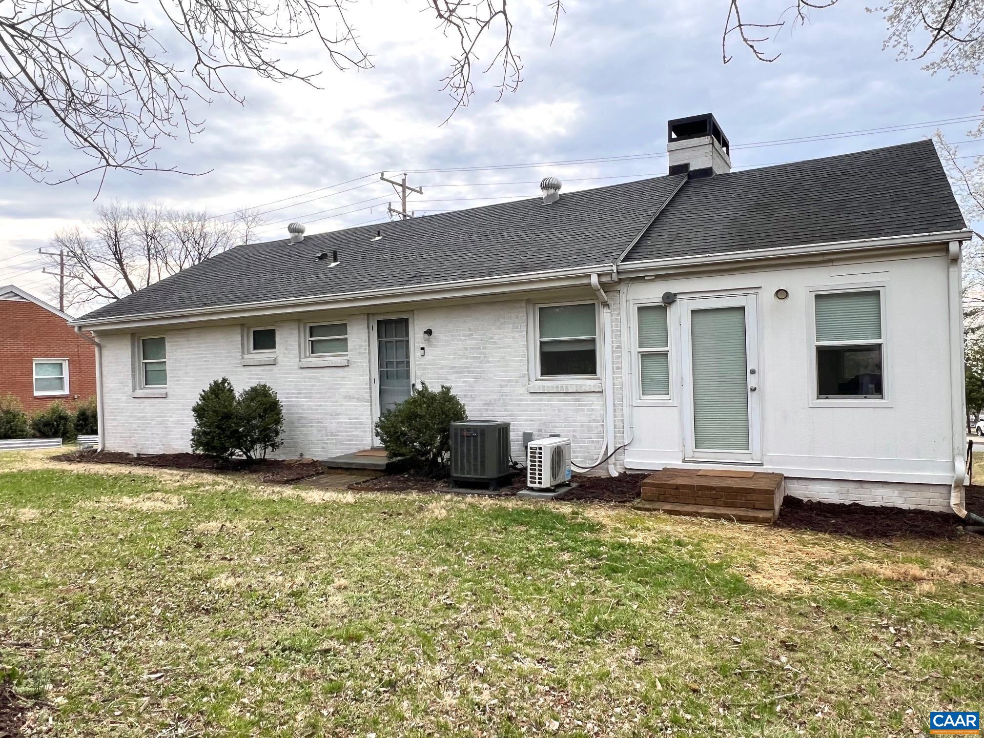 909 SAINT CLAIR AVE