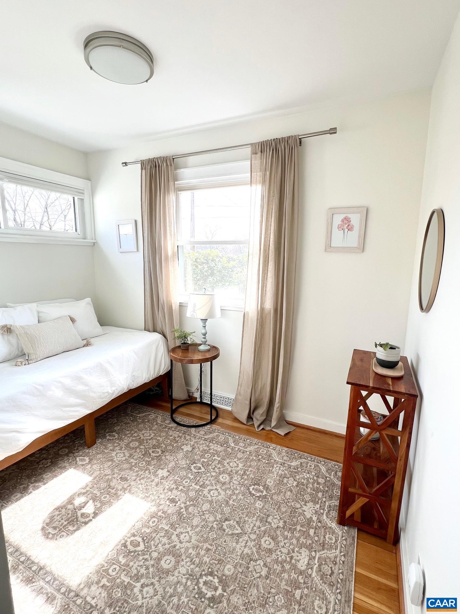 909 SAINT CLAIR AVE