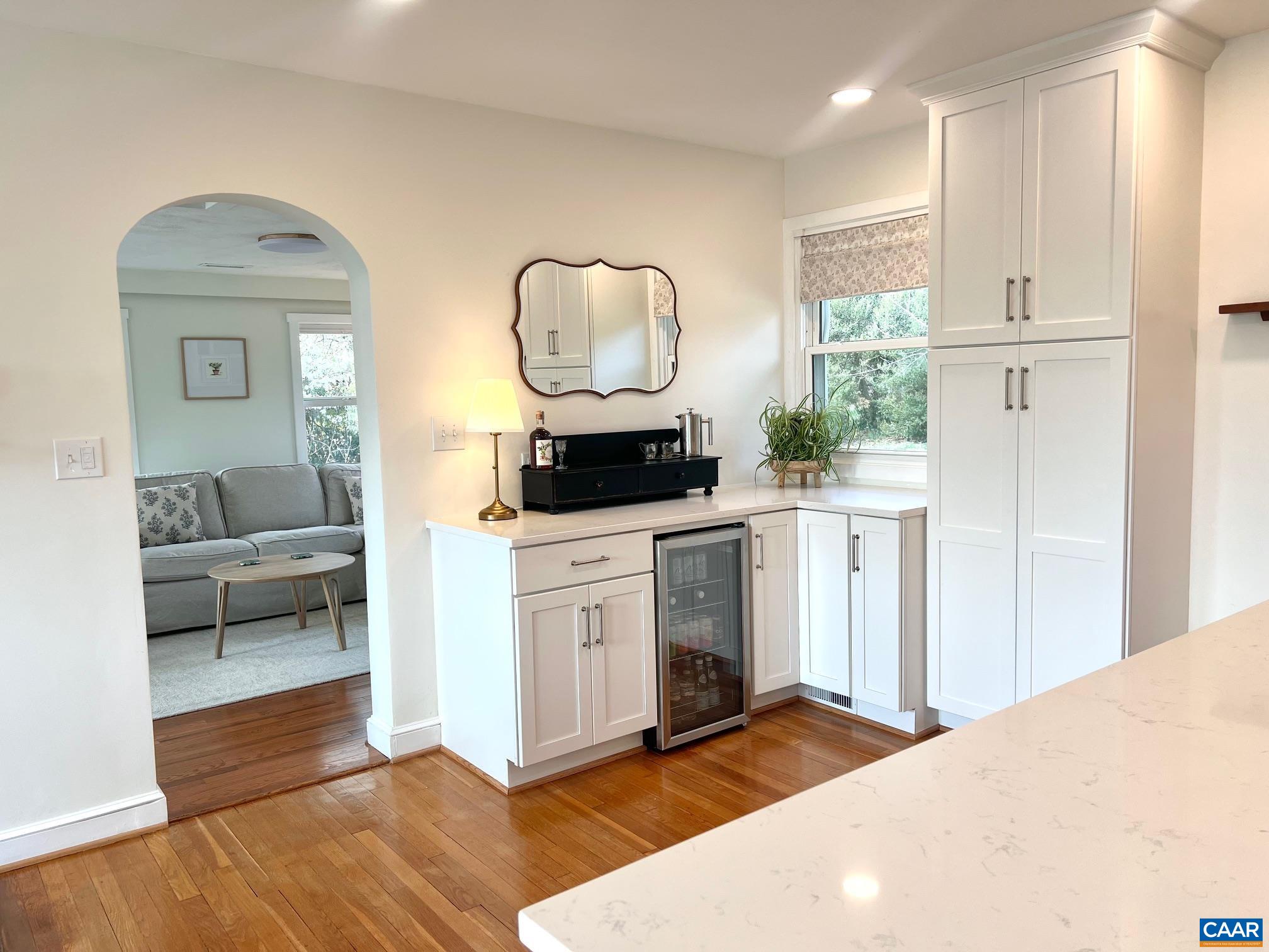 909 SAINT CLAIR AVE