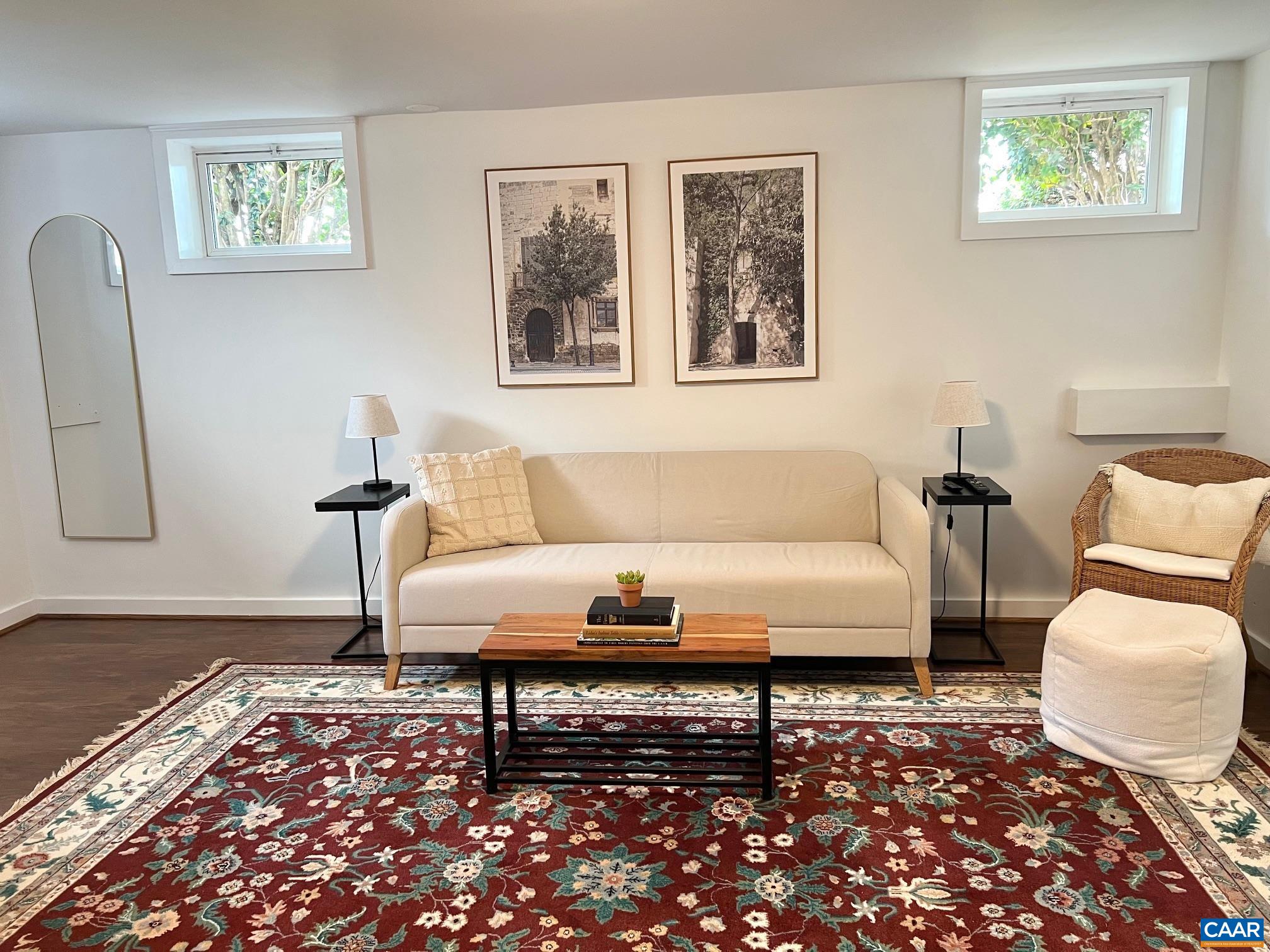 909 SAINT CLAIR AVE