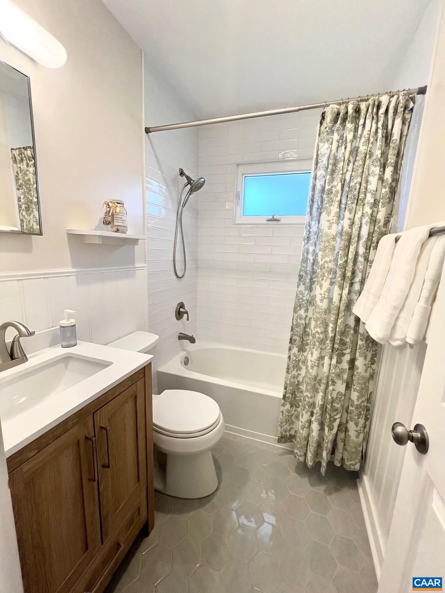 909 SAINT CLAIR AVE