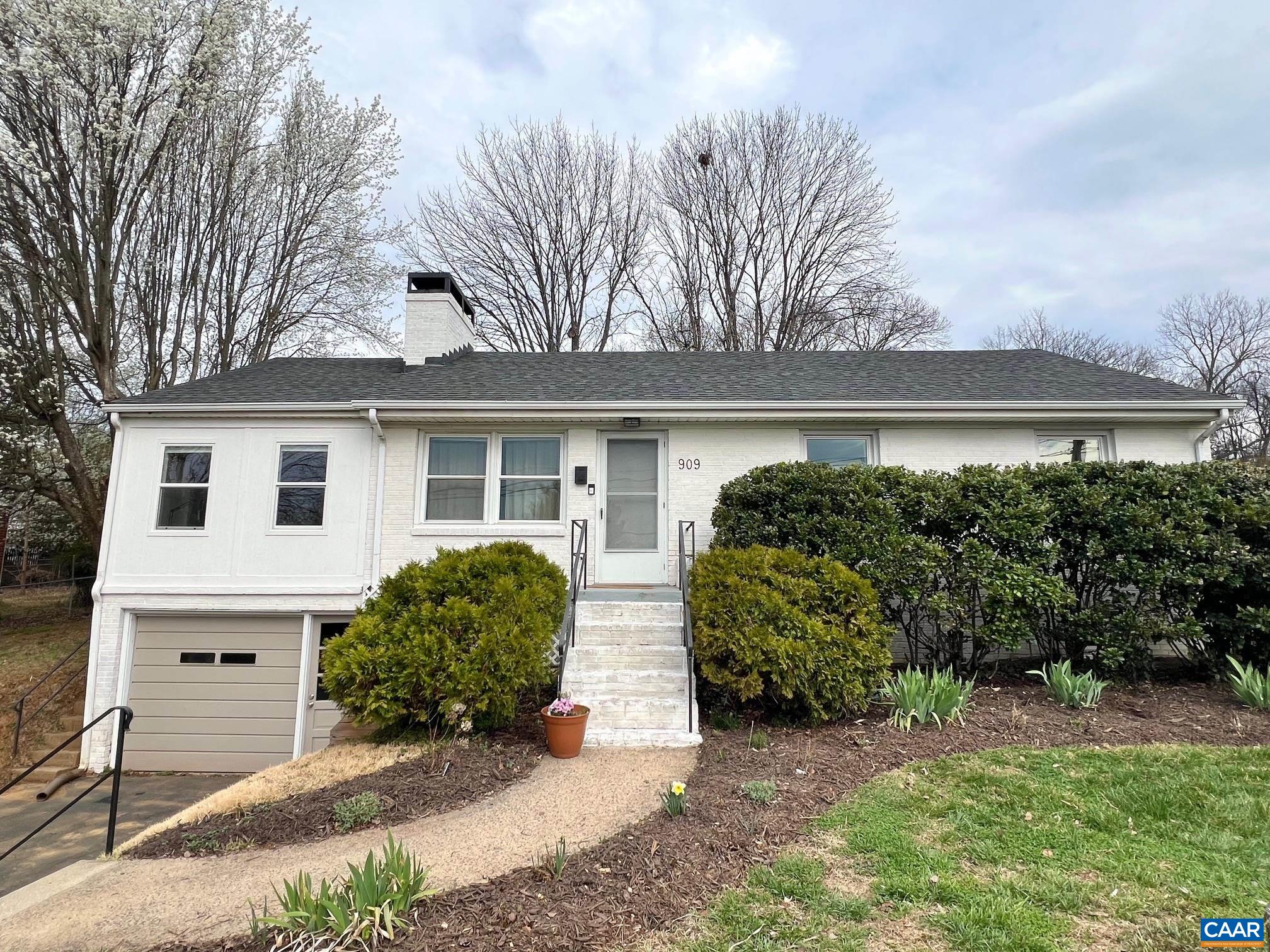 909 SAINT CLAIR AVE