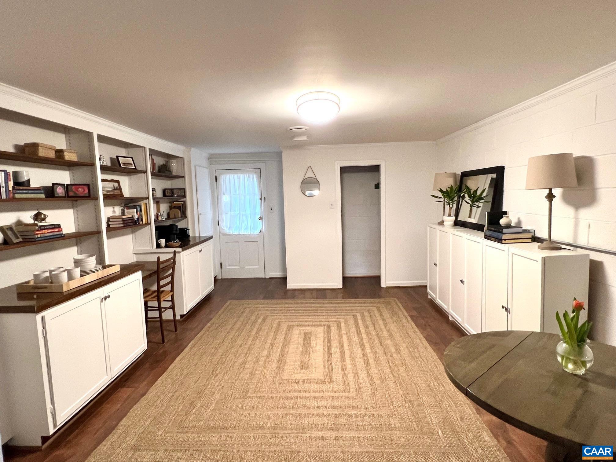 909 SAINT CLAIR AVE