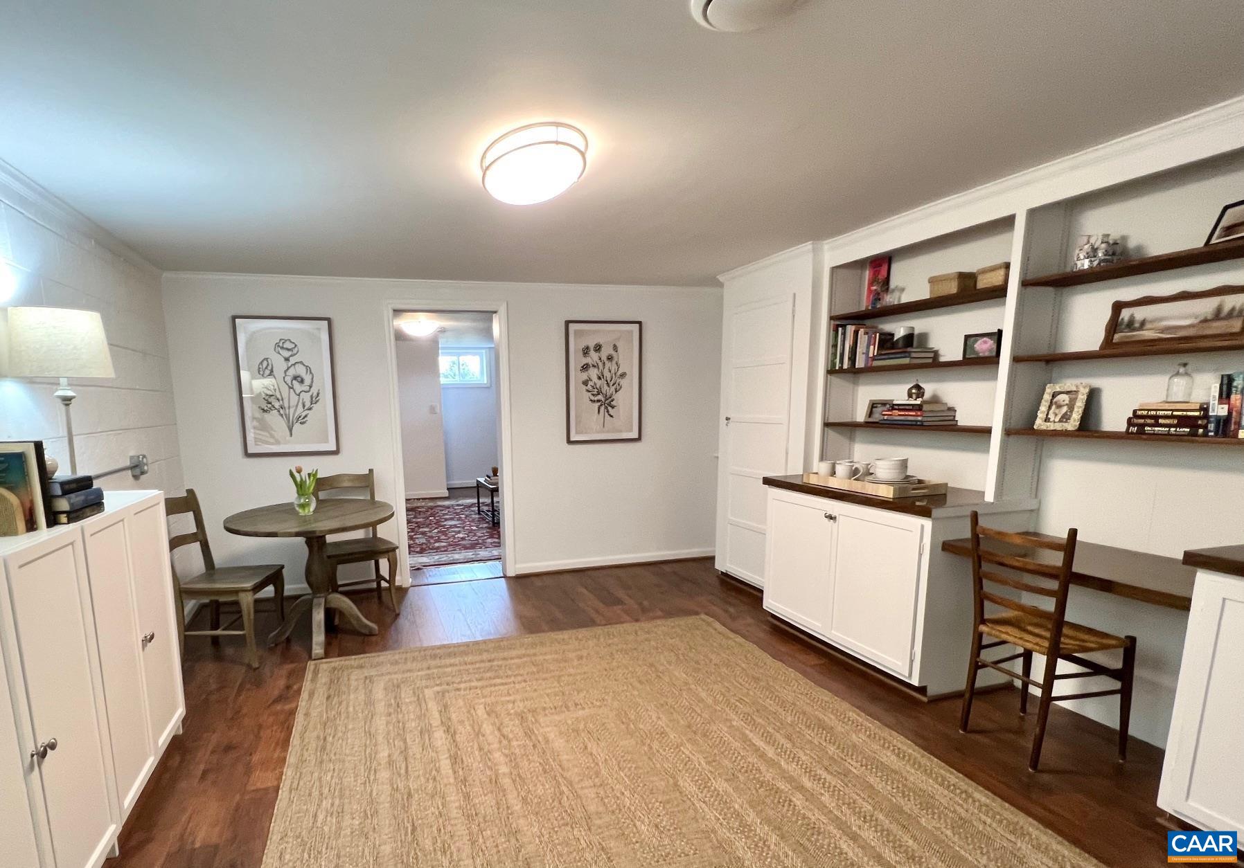 909 SAINT CLAIR AVE