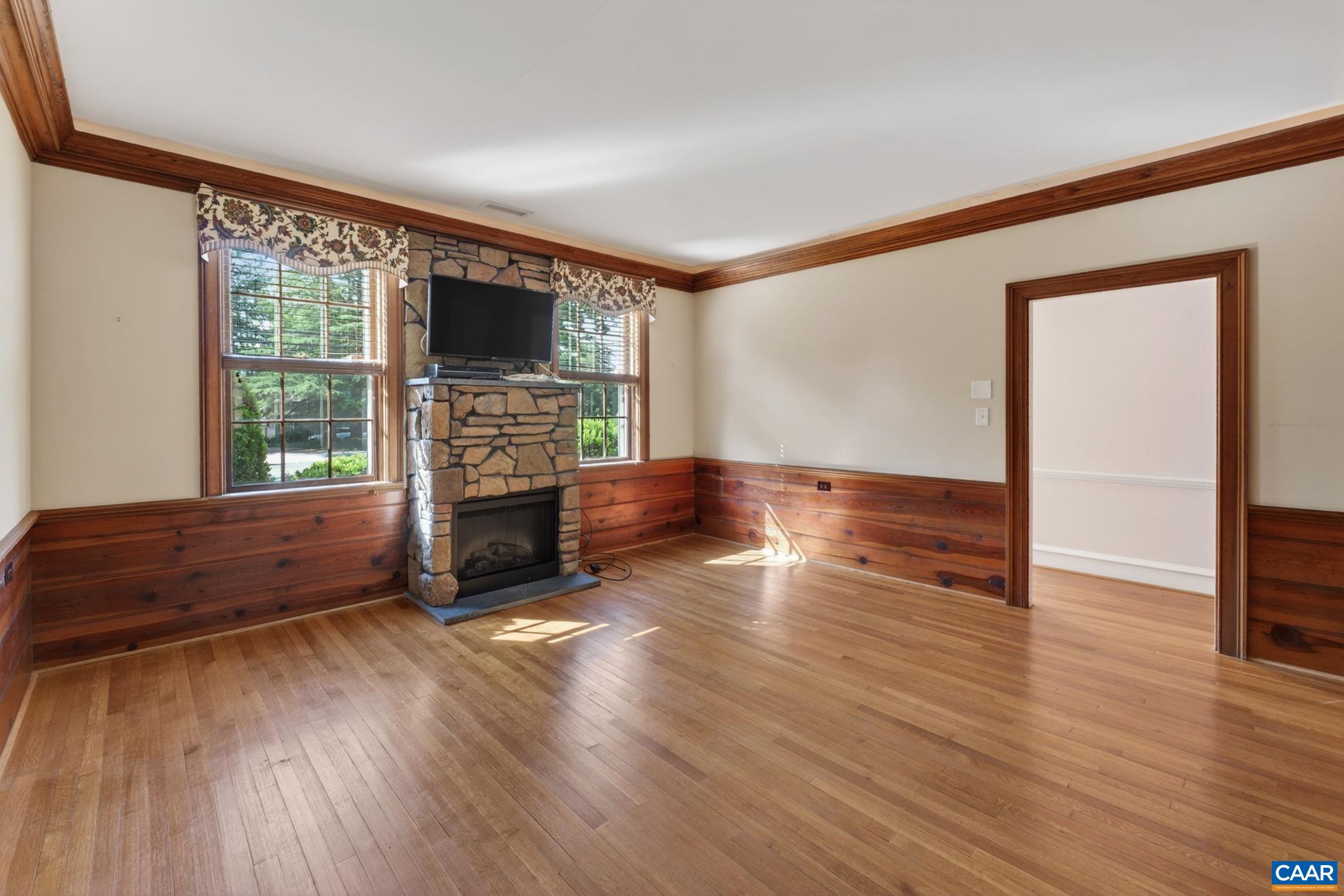 321 ALDERMAN RD