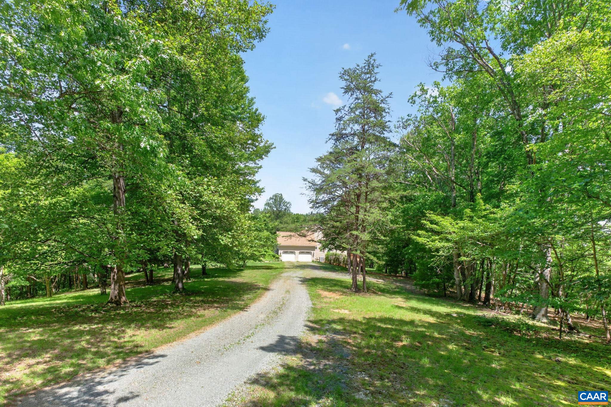 3403 MEADOW WOOD LN