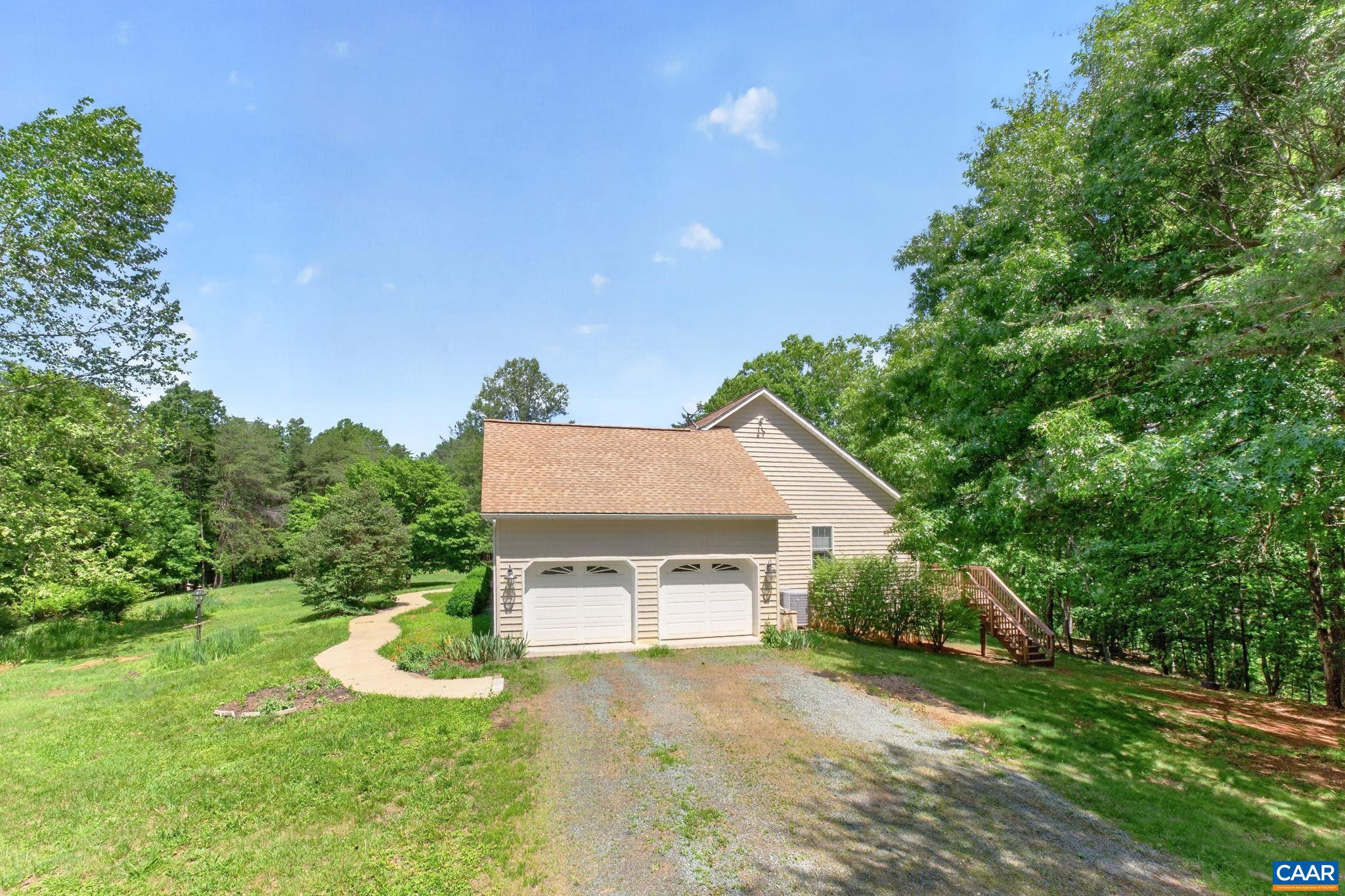 3403 MEADOW WOOD LN