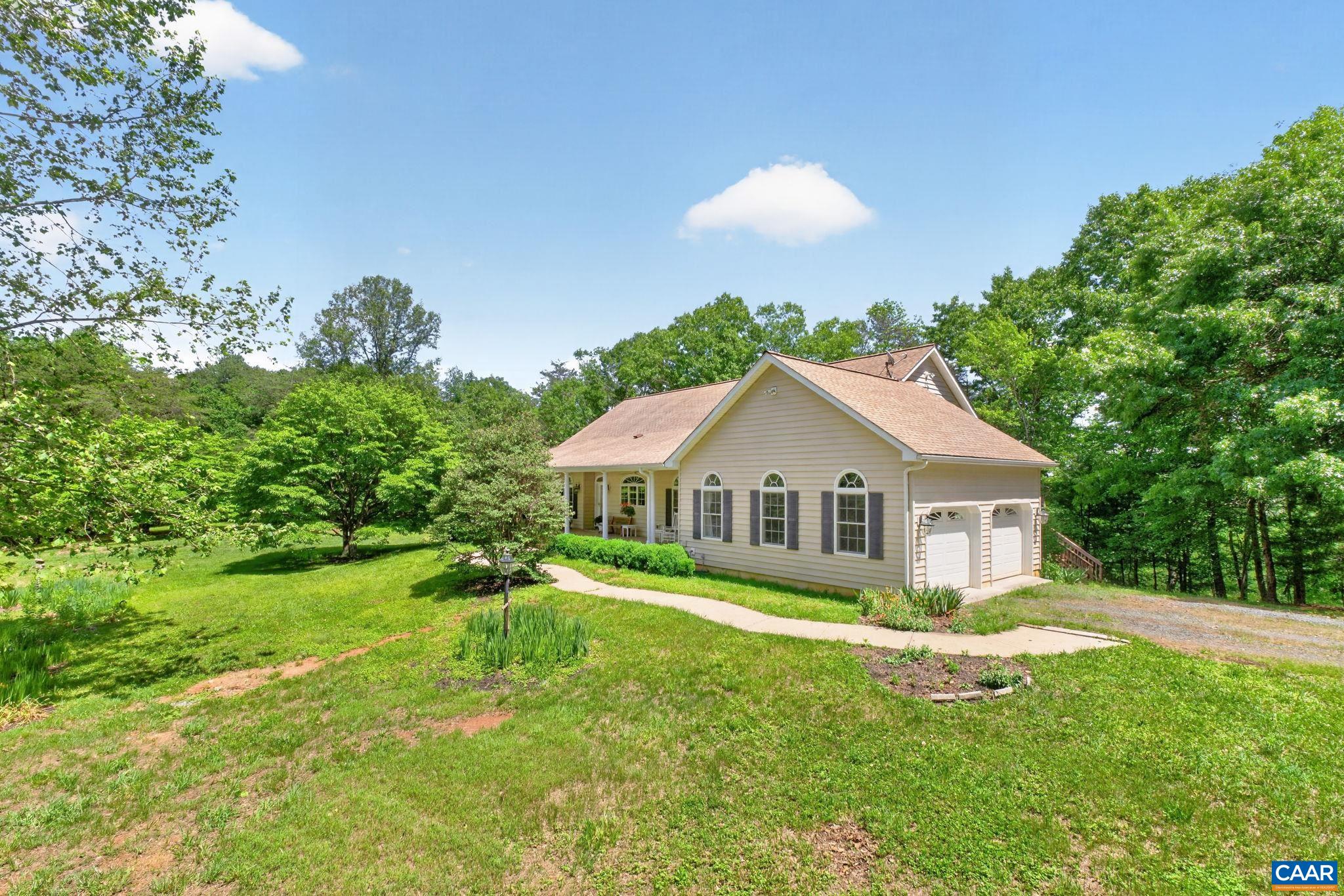 3403 MEADOW WOOD LN