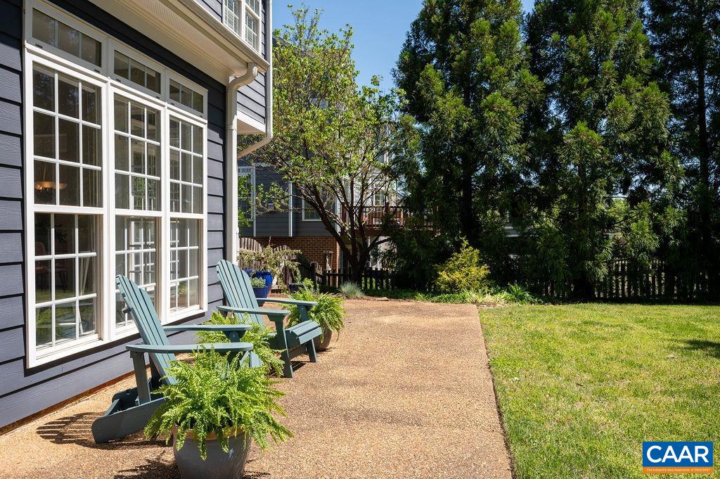 351 GRAYROCK DR