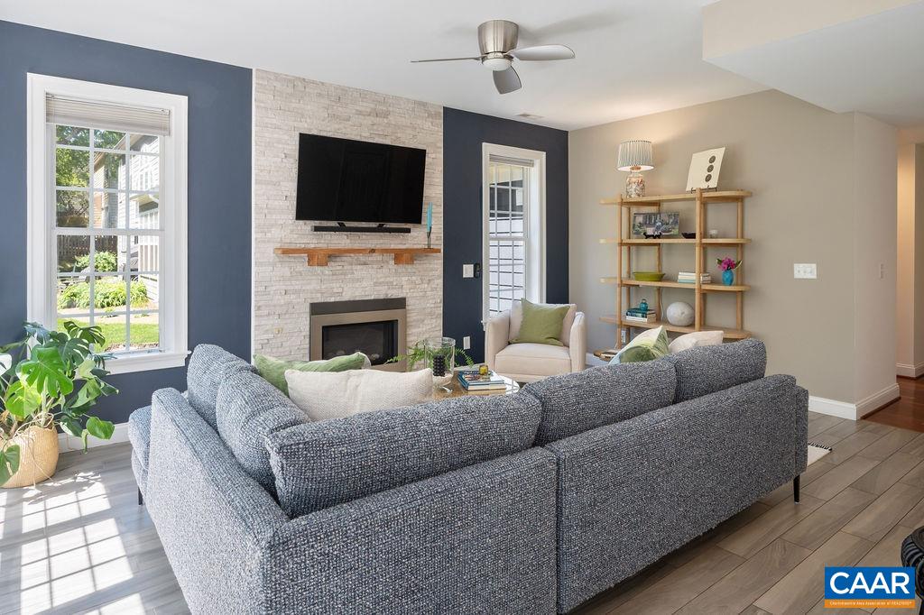 351 GRAYROCK DR