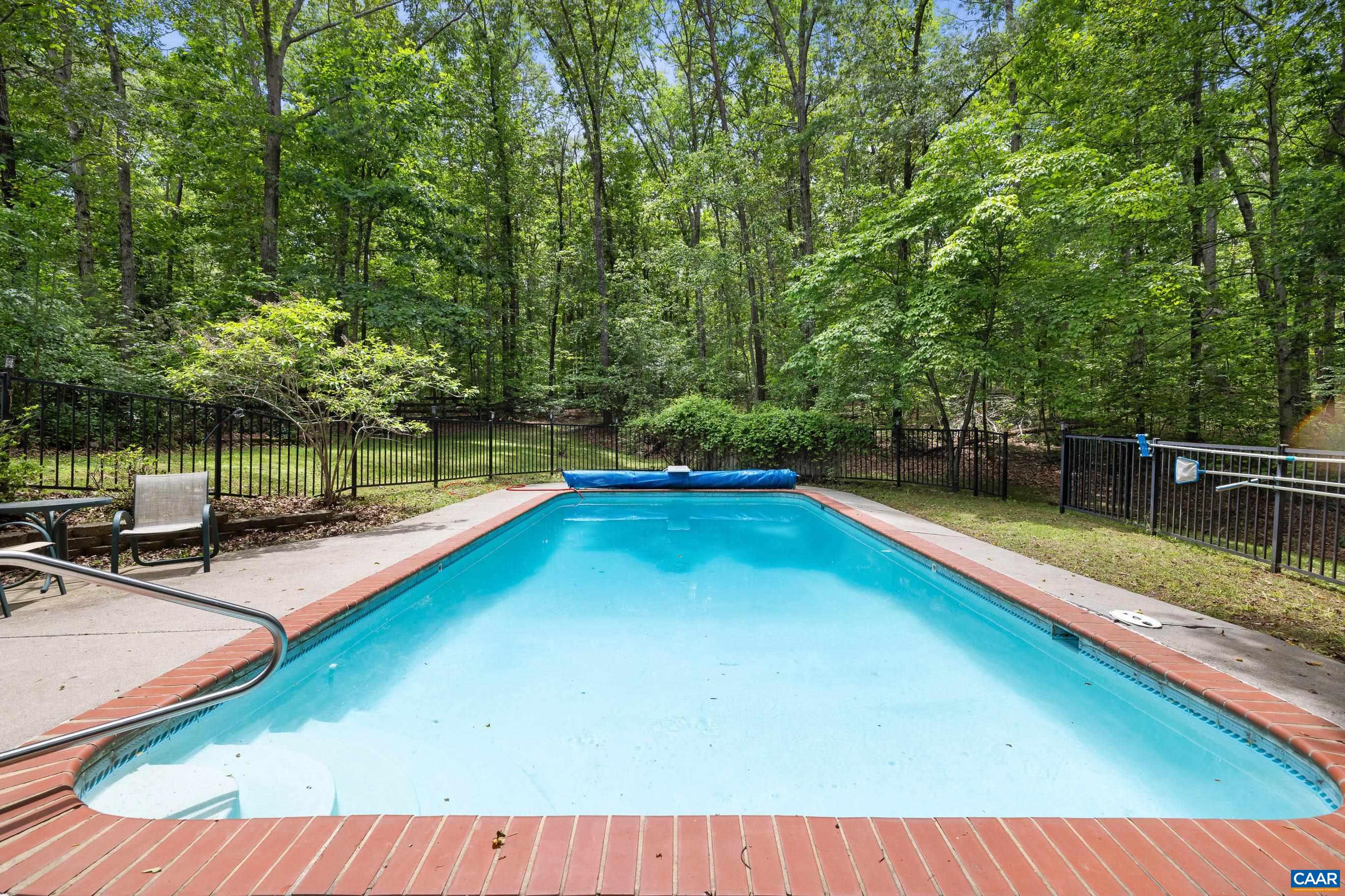 582 SPRING HILL DR