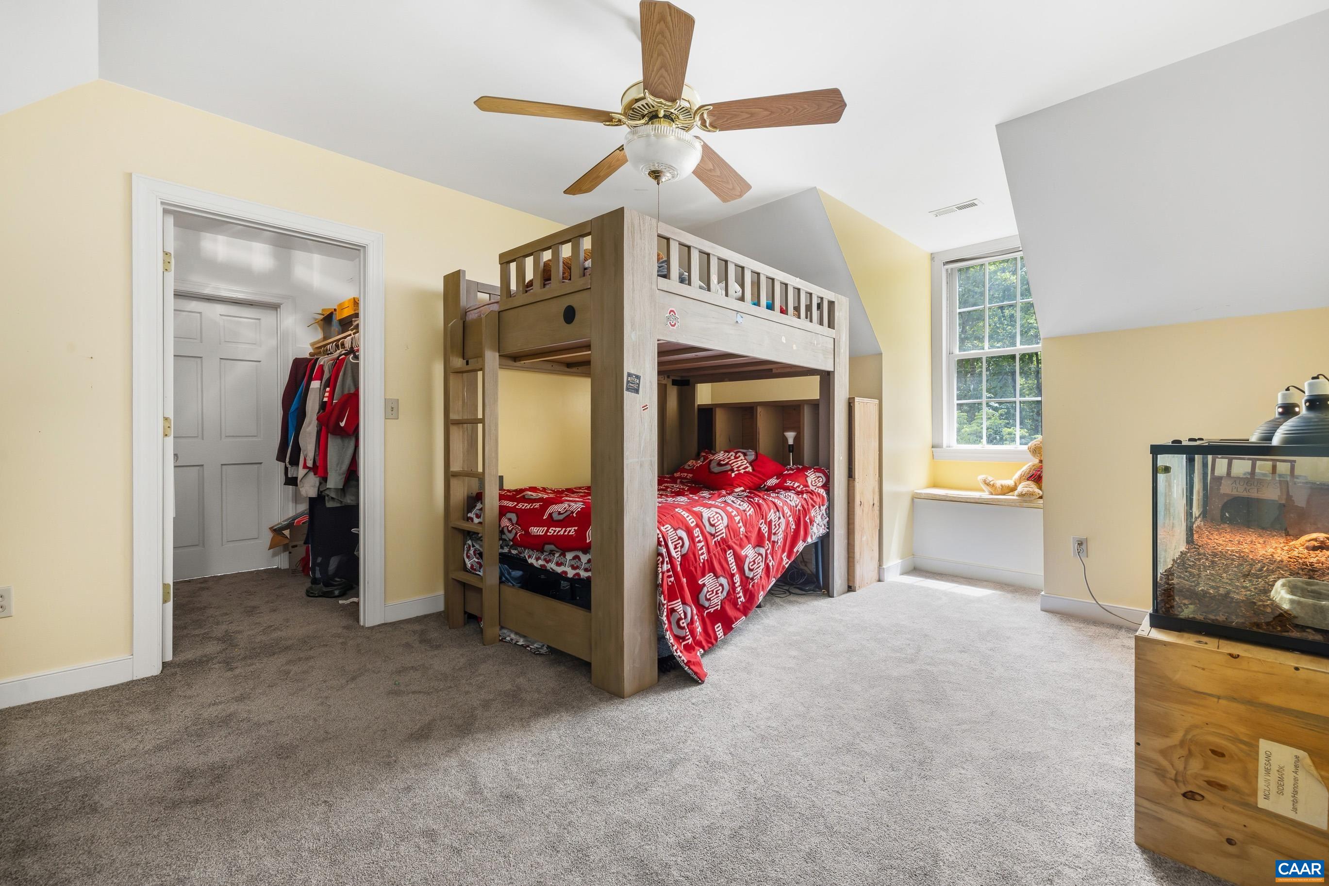 582 SPRING HILL DR