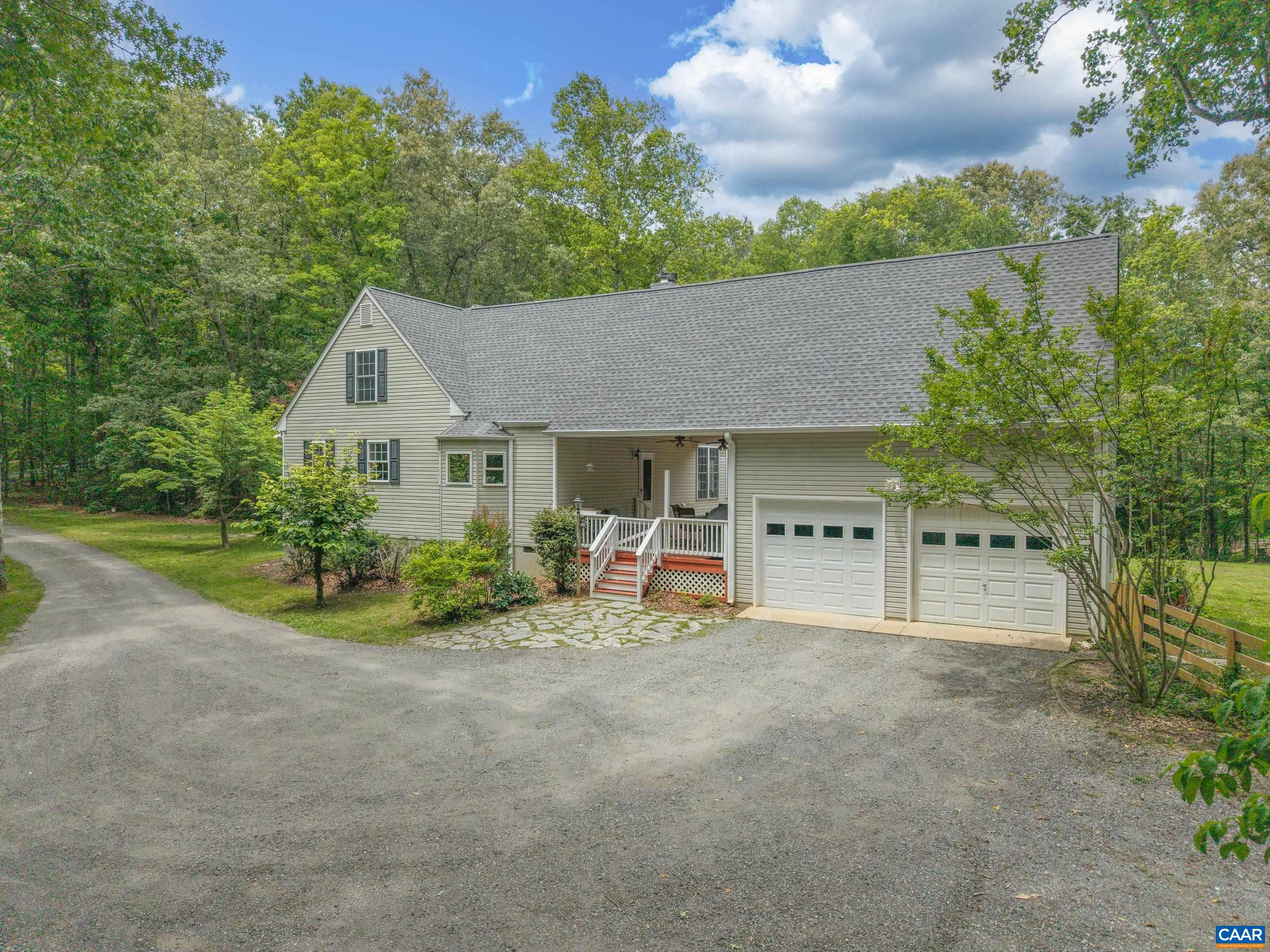 582 SPRING HILL DR