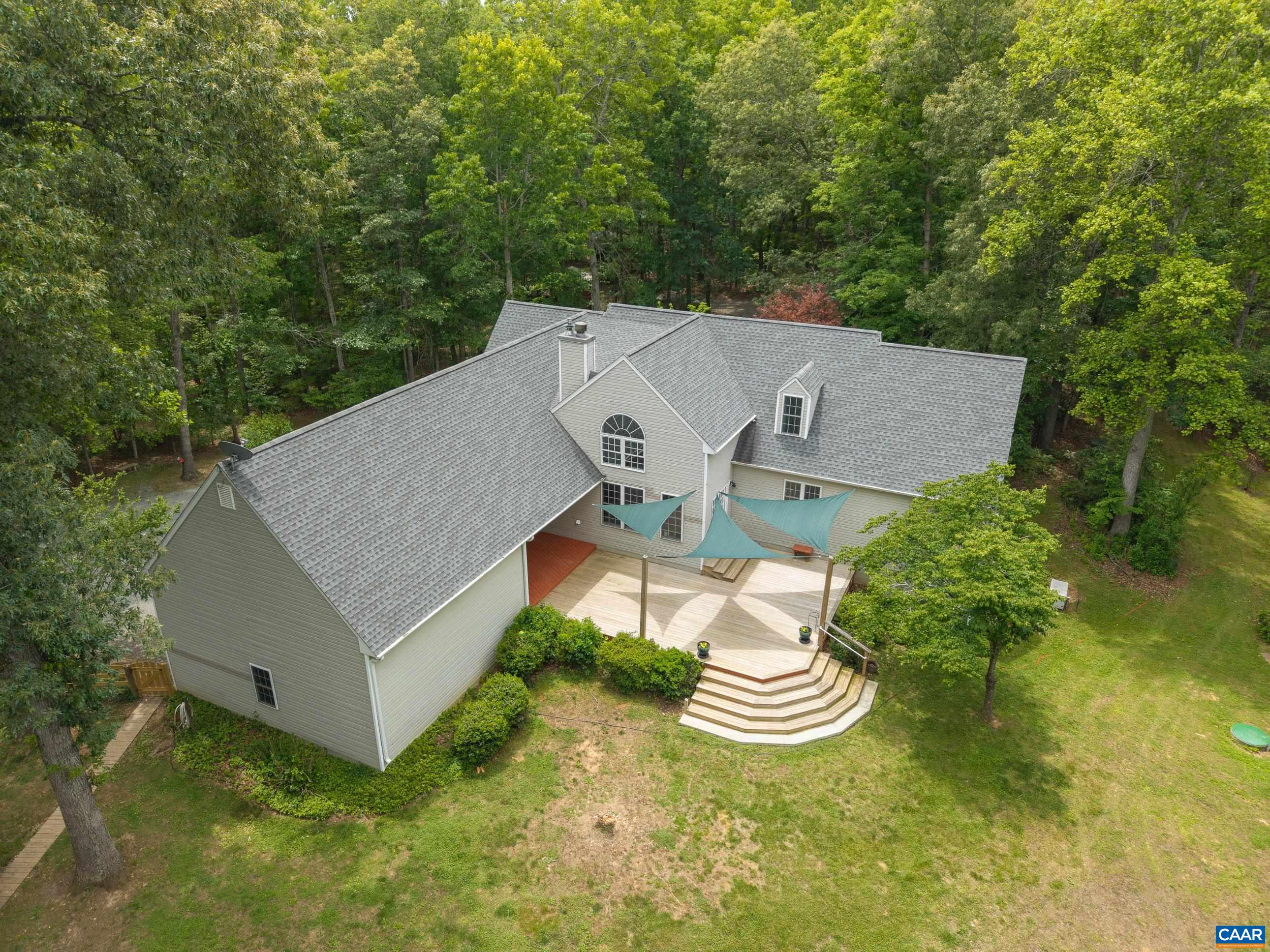 582 SPRING HILL DR